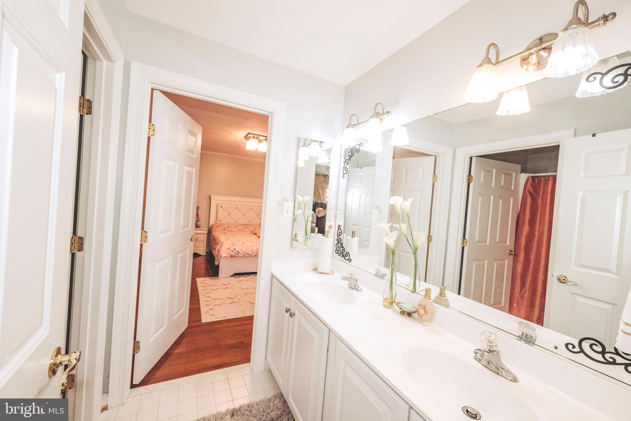 PARADISE MANOR - Residential