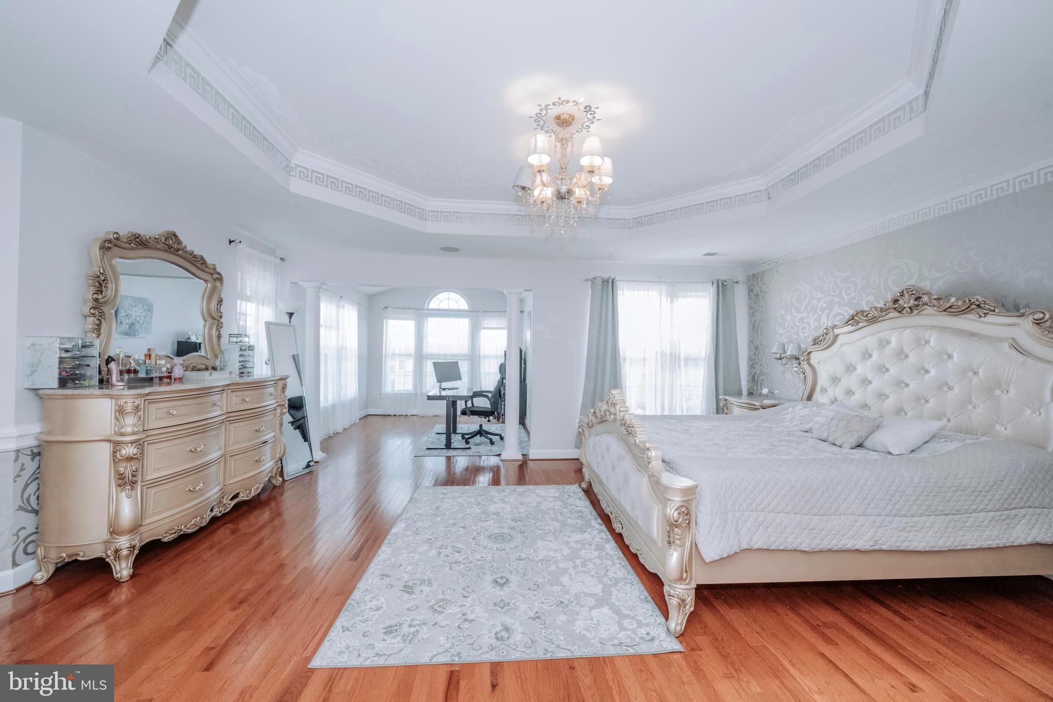 PARADISE MANOR - Residential