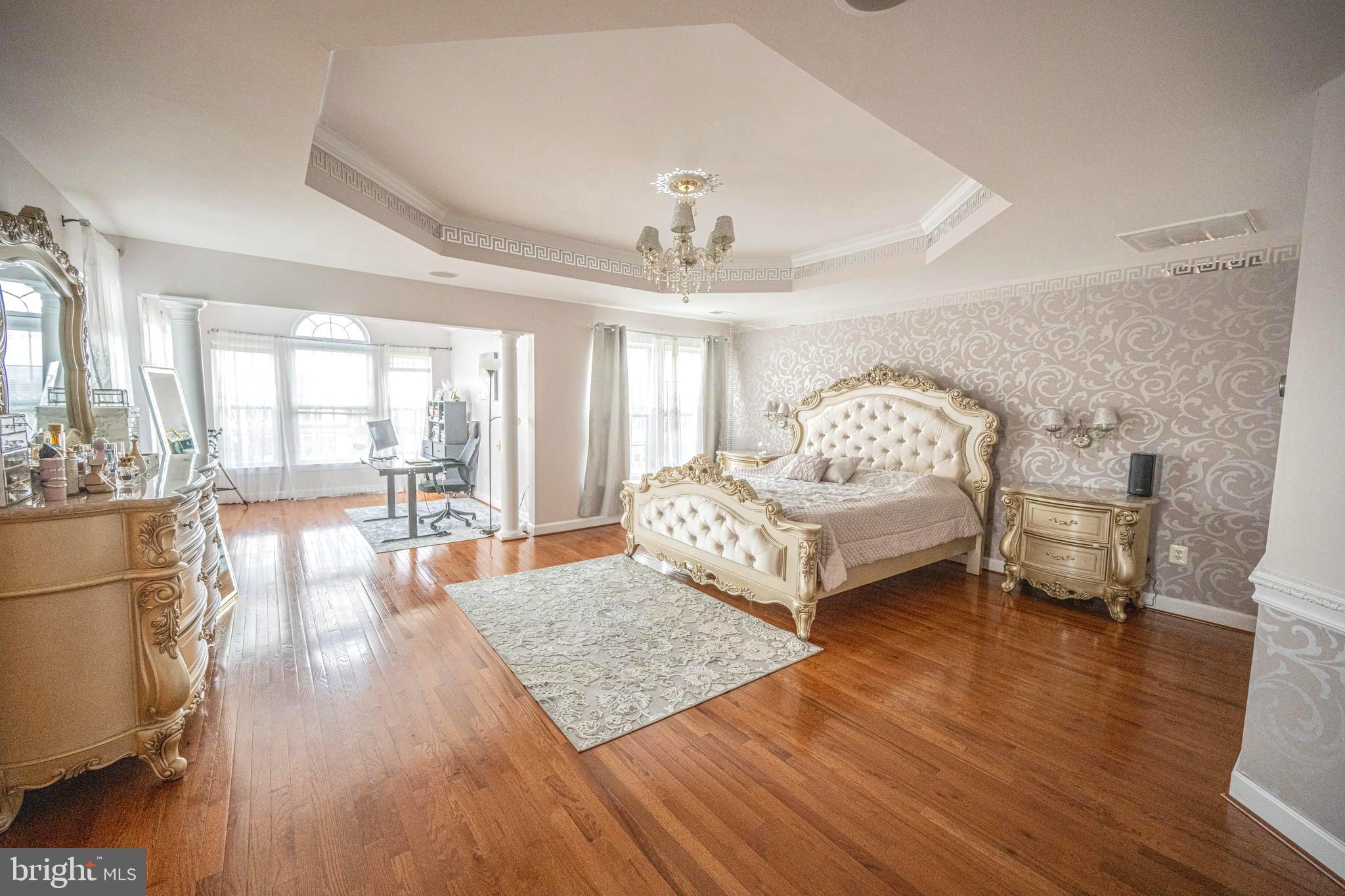 PARADISE MANOR - Residential