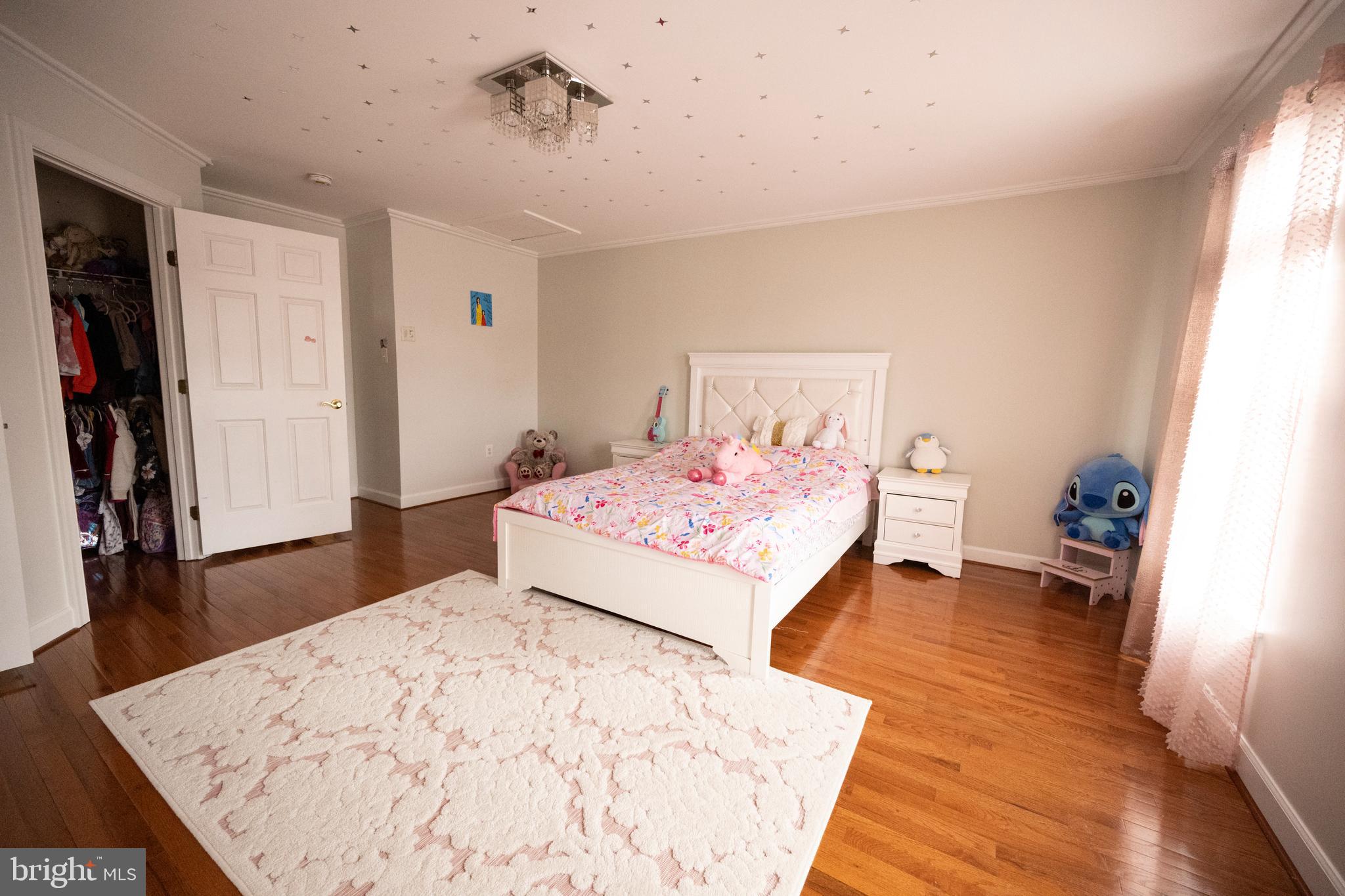 PARADISE MANOR - Residential