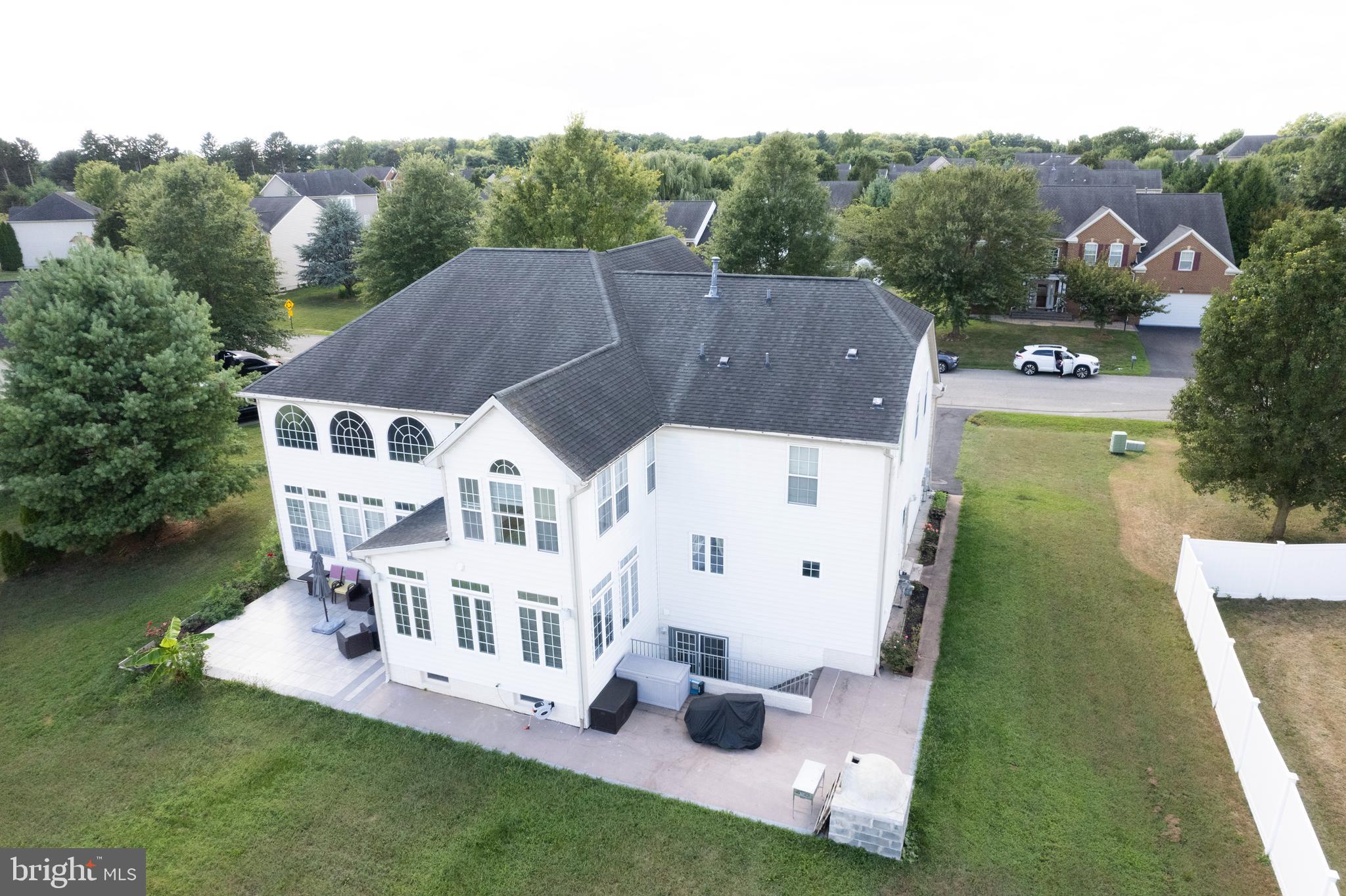 PARADISE MANOR - Residential