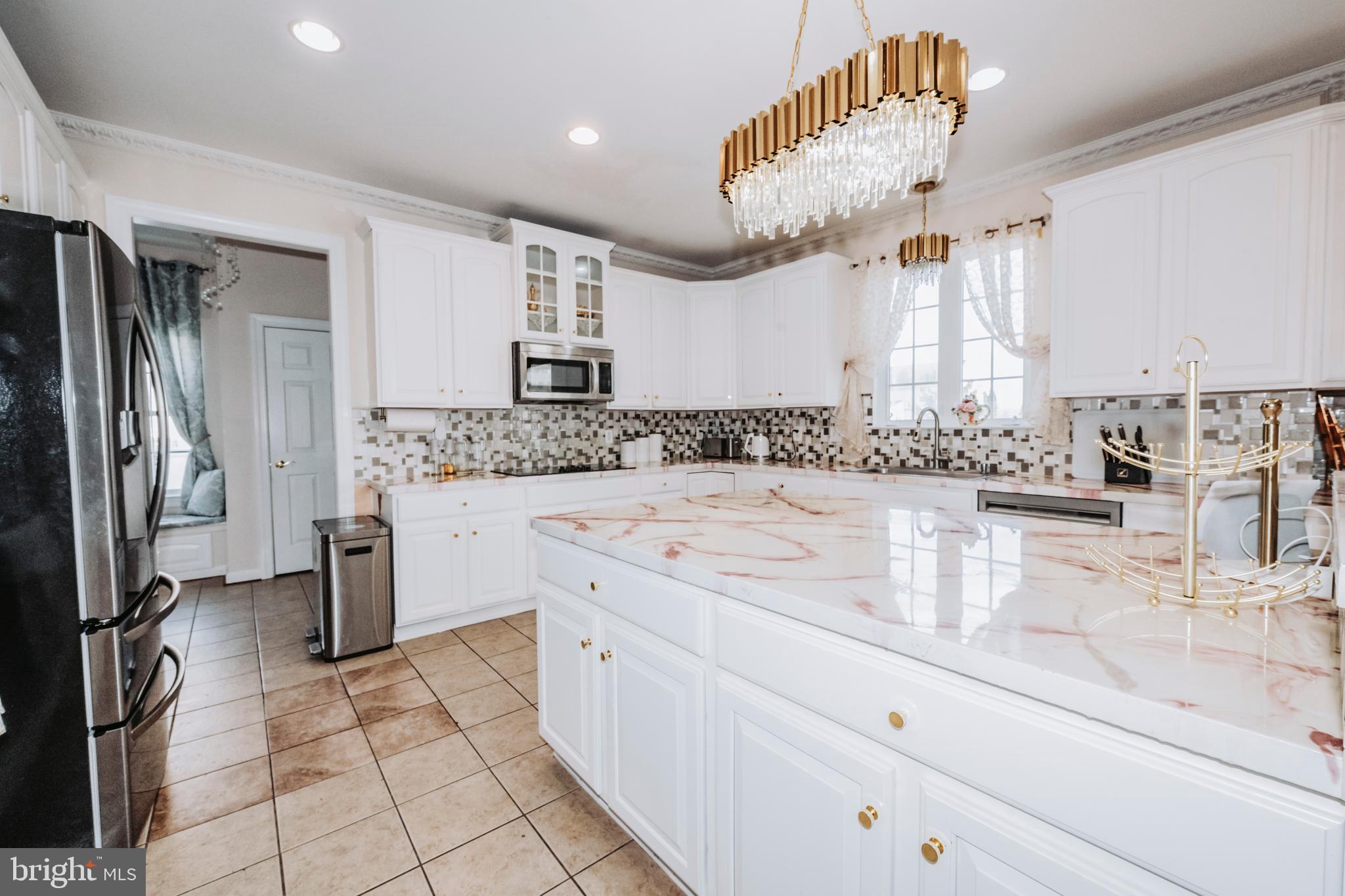 PARADISE MANOR - Residential