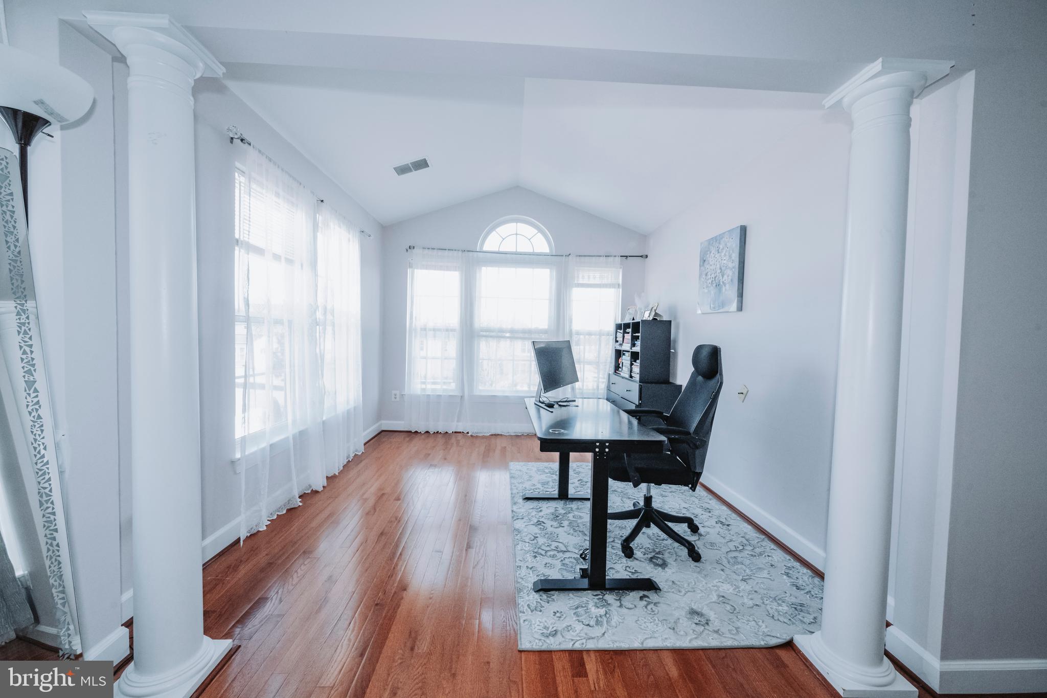 PARADISE MANOR - Residential