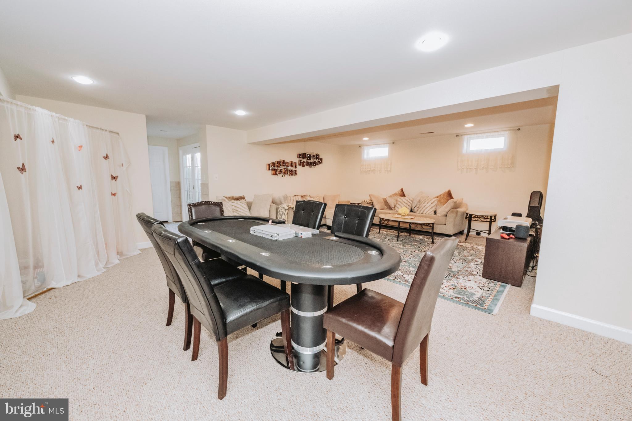 PARADISE MANOR - Residential