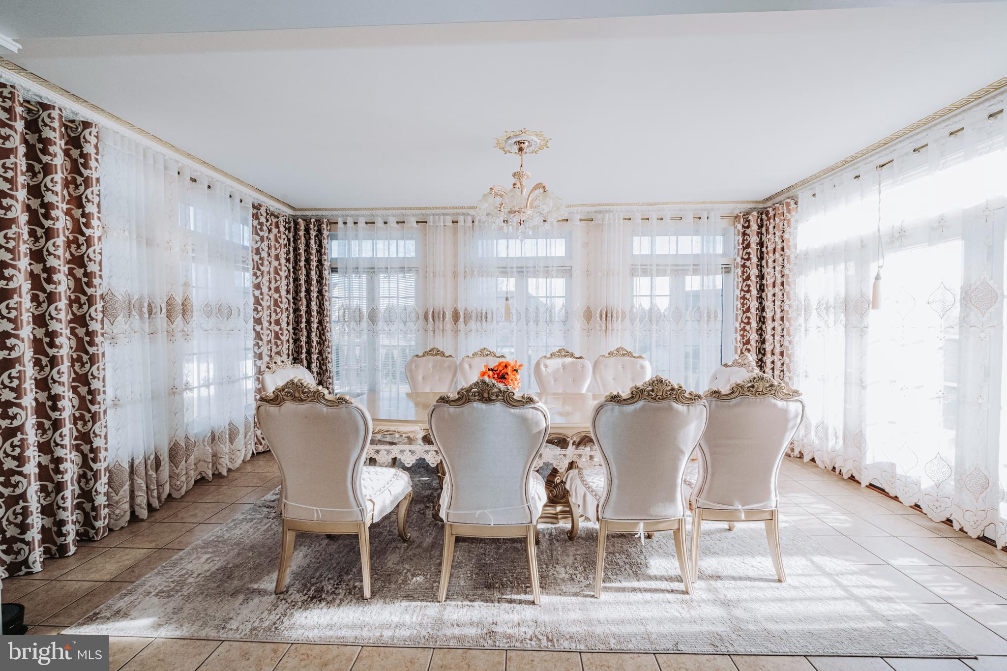 PARADISE MANOR - Residential