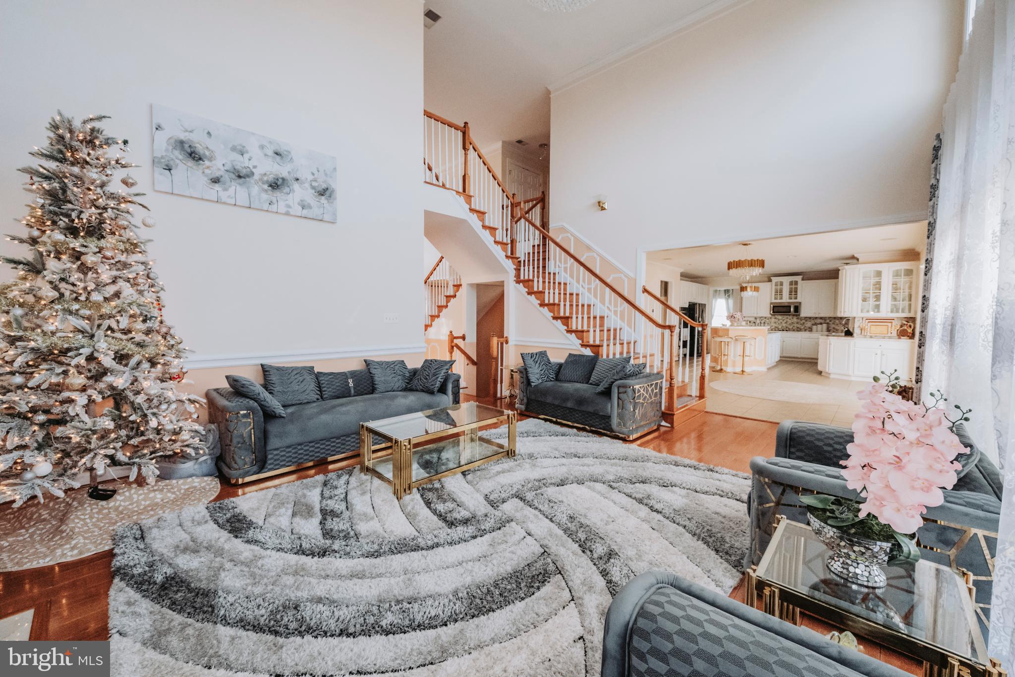 PARADISE MANOR - Residential