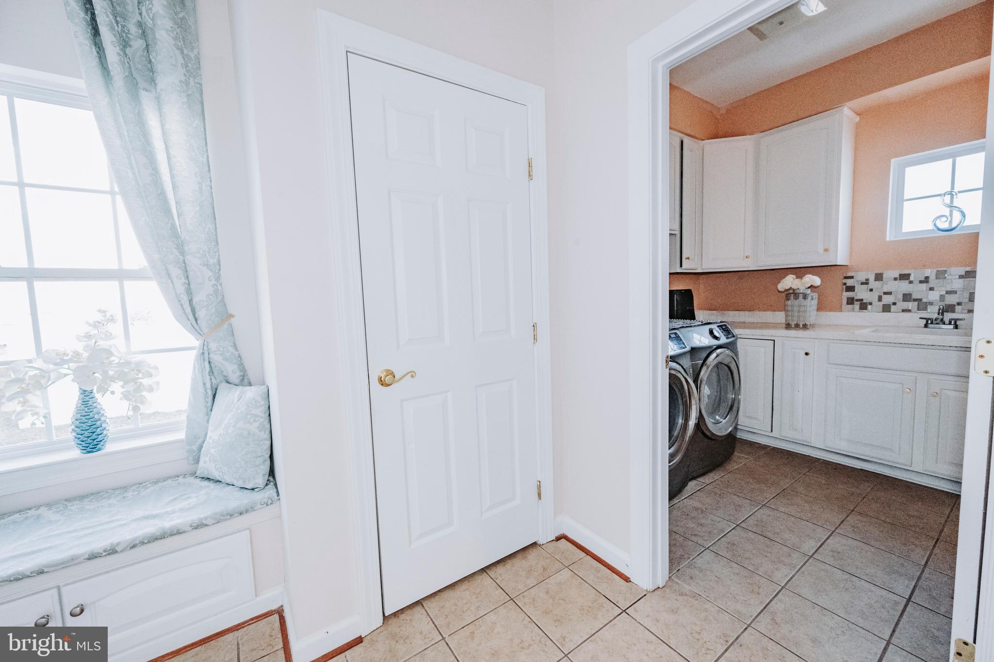 PARADISE MANOR - Residential