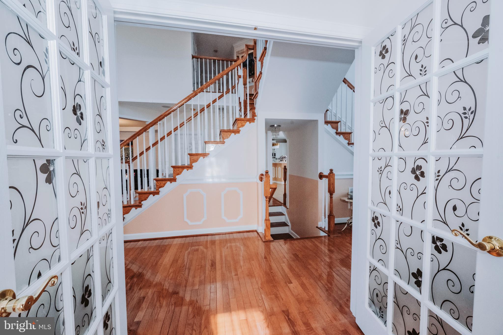 PARADISE MANOR - Residential