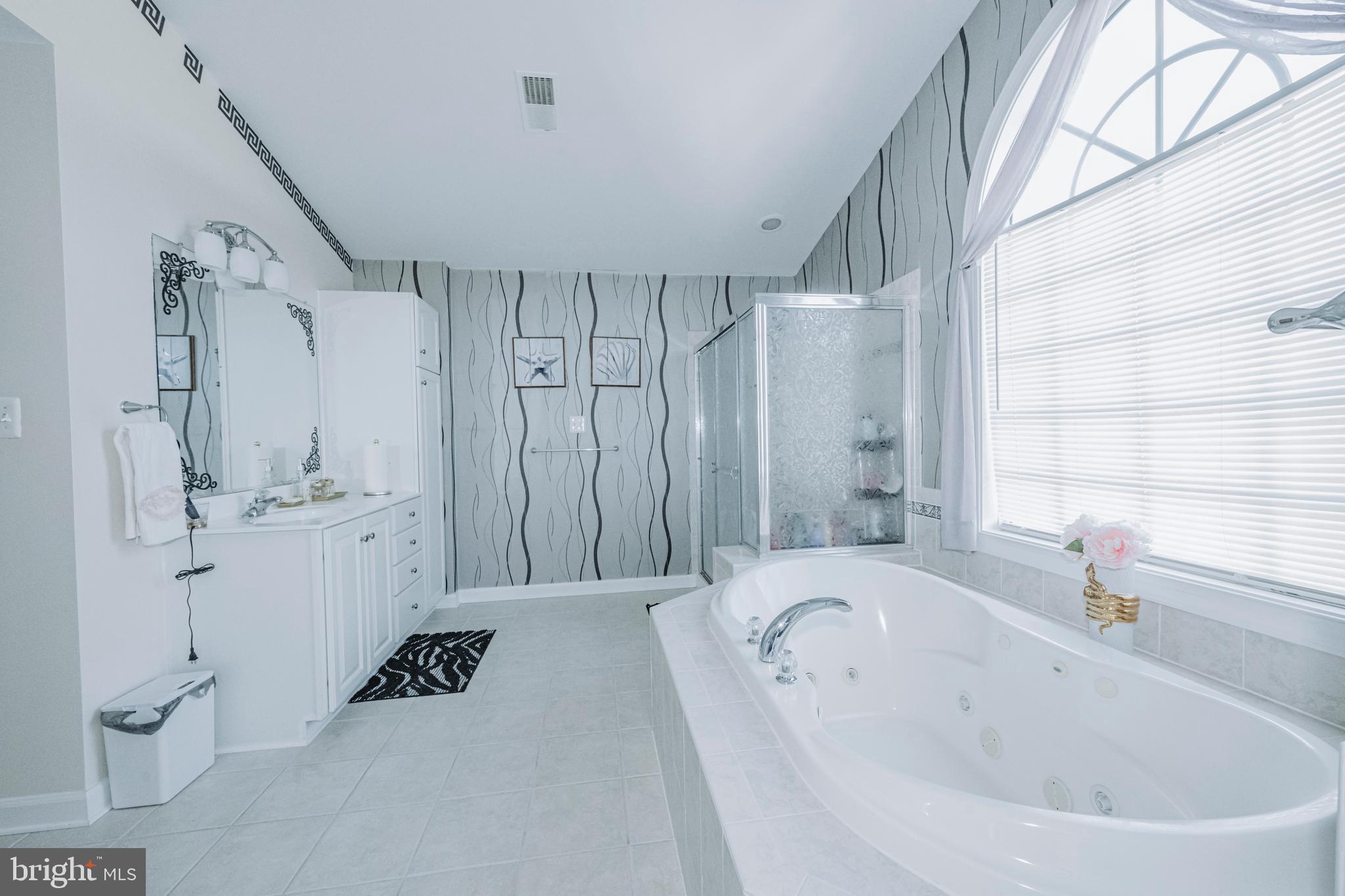 PARADISE MANOR - Residential