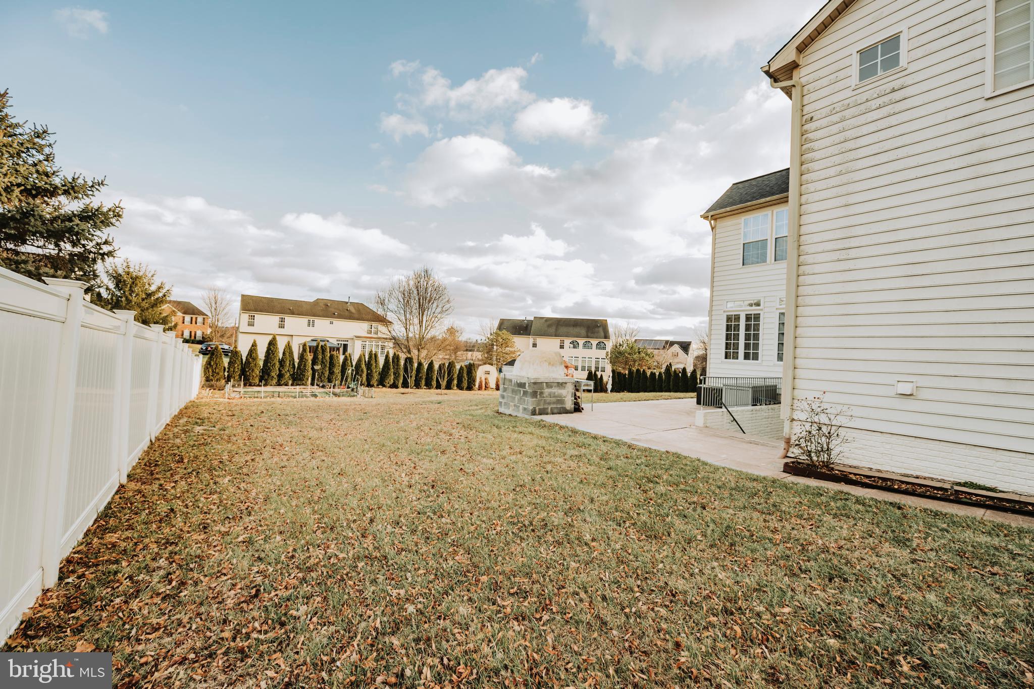 PARADISE MANOR - Residential