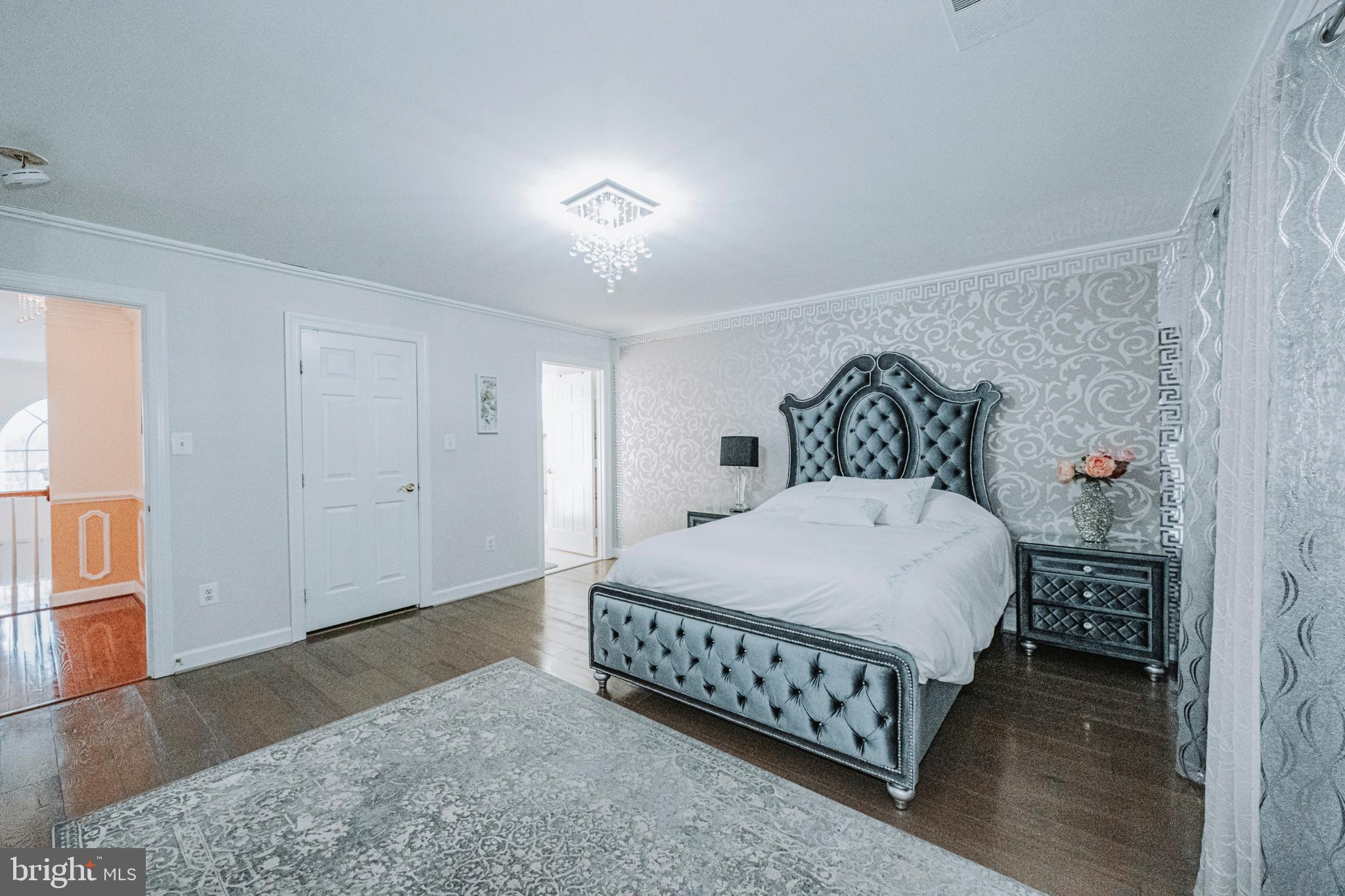 PARADISE MANOR - Residential