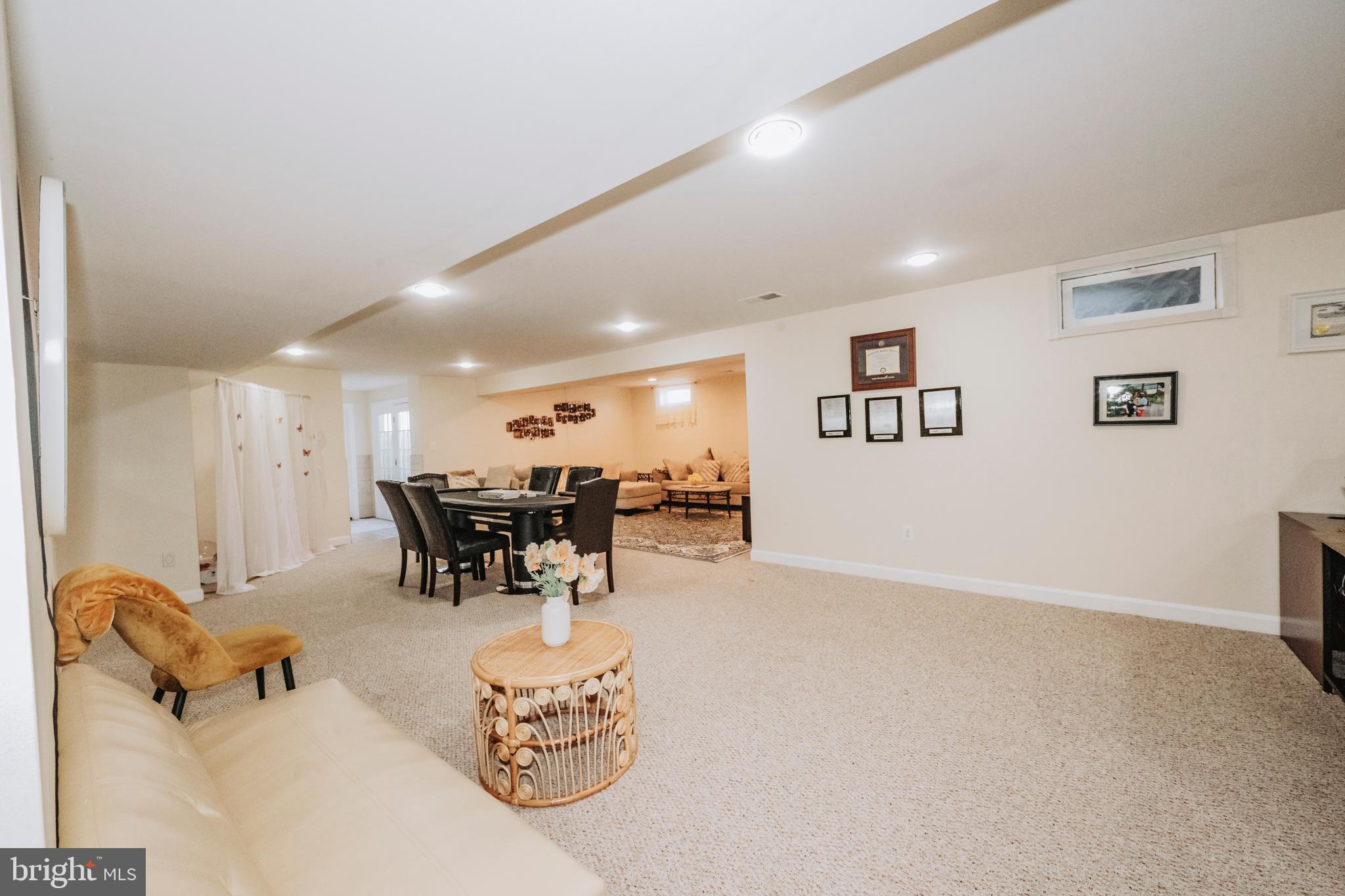 PARADISE MANOR - Residential