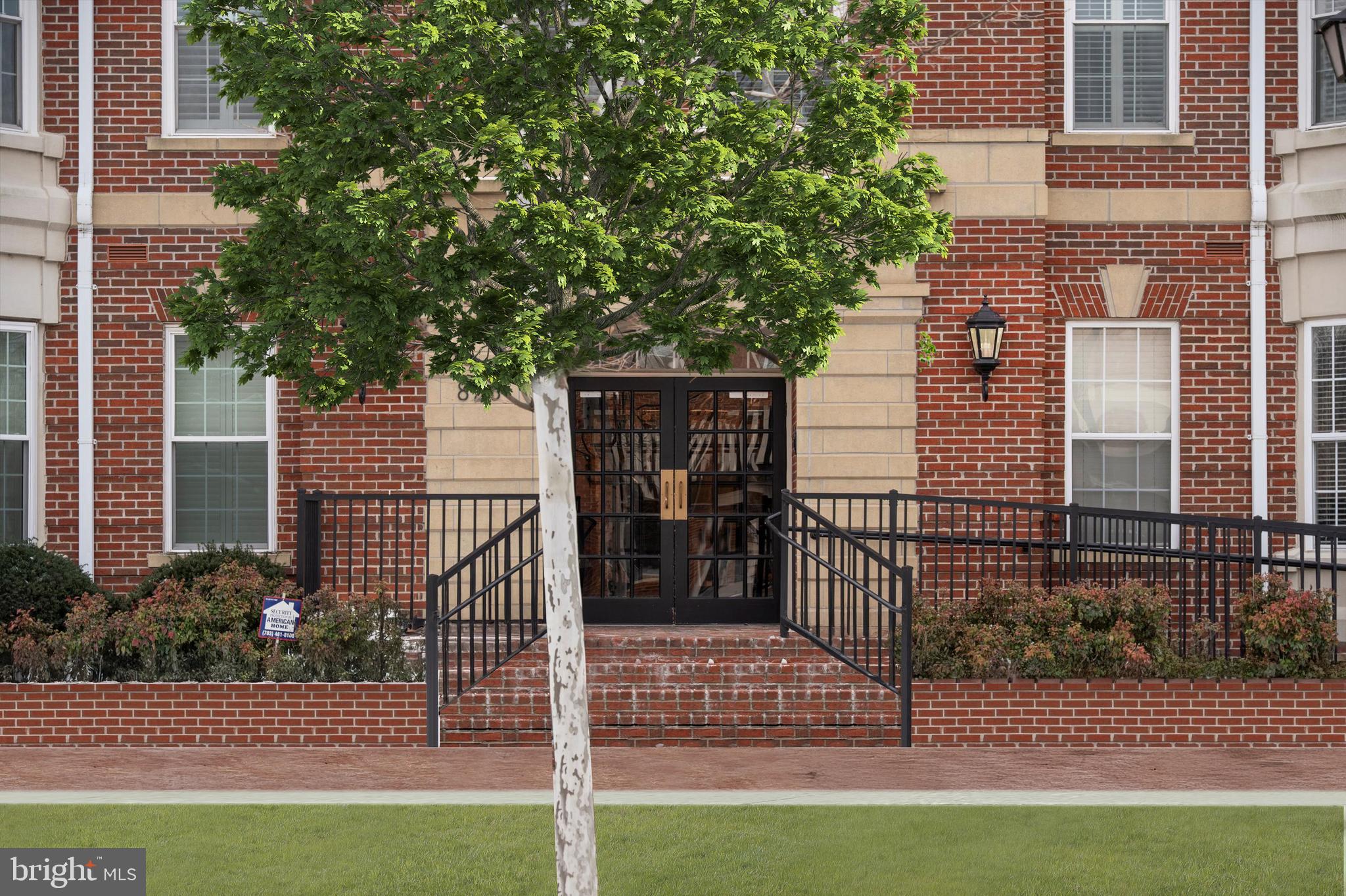 828 SLATERS LANE 302