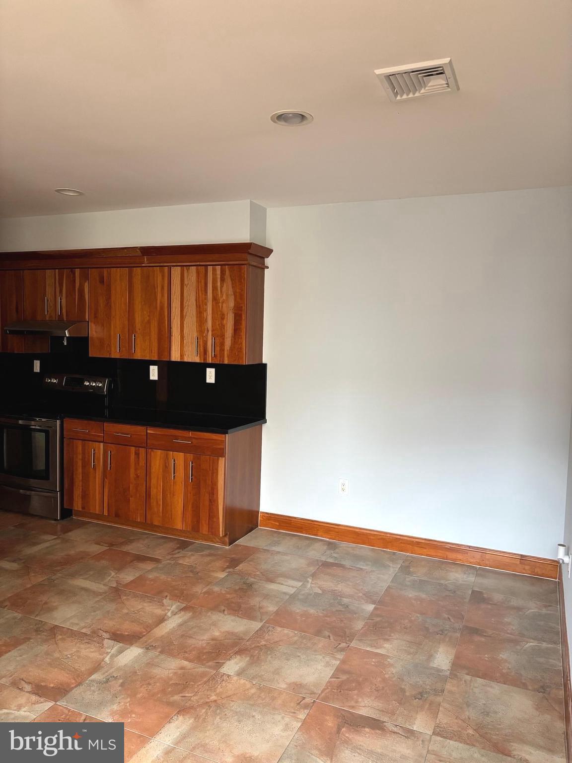 WEST POPLAR - Residential Lease