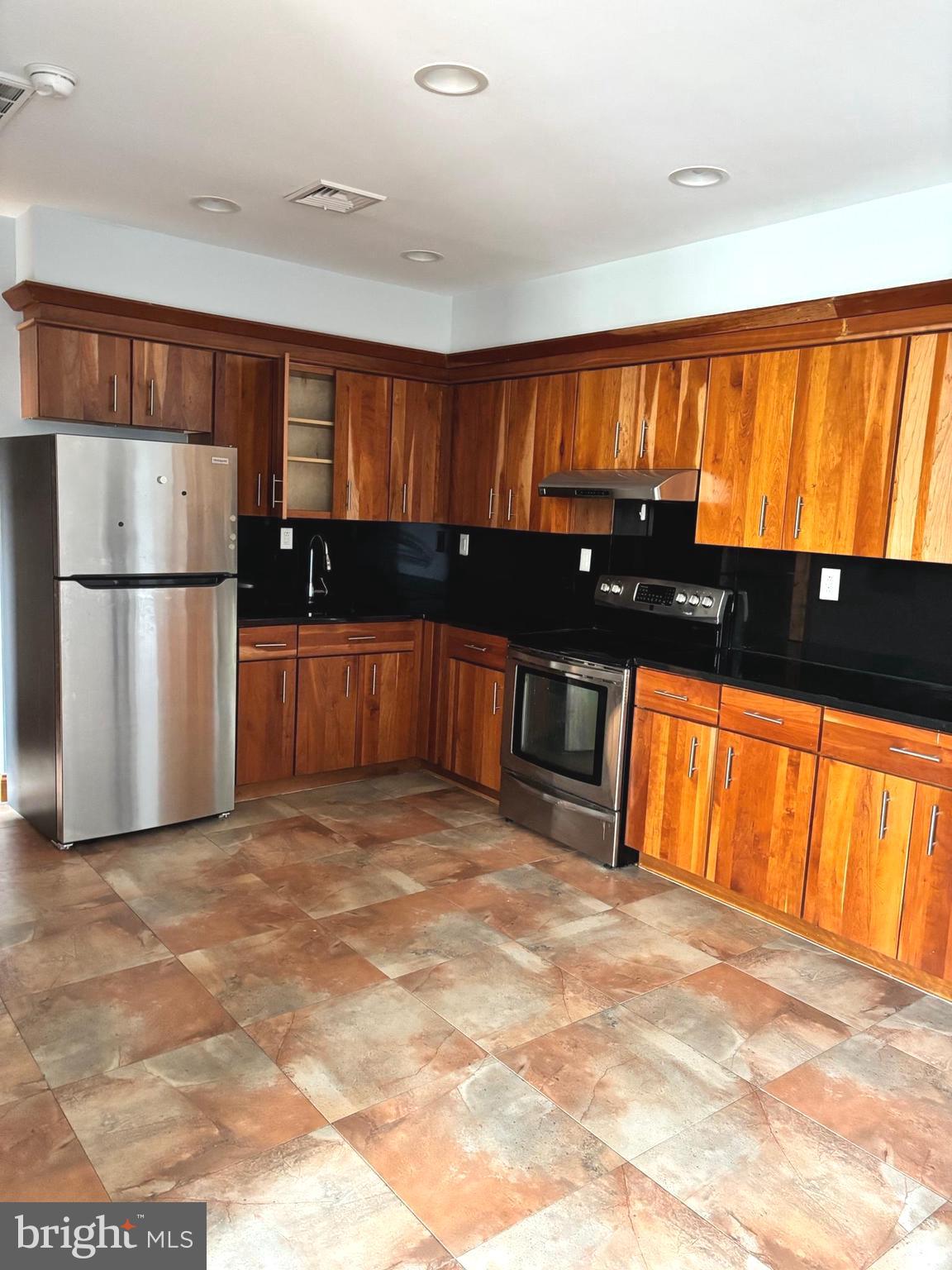 WEST POPLAR - Residential Lease