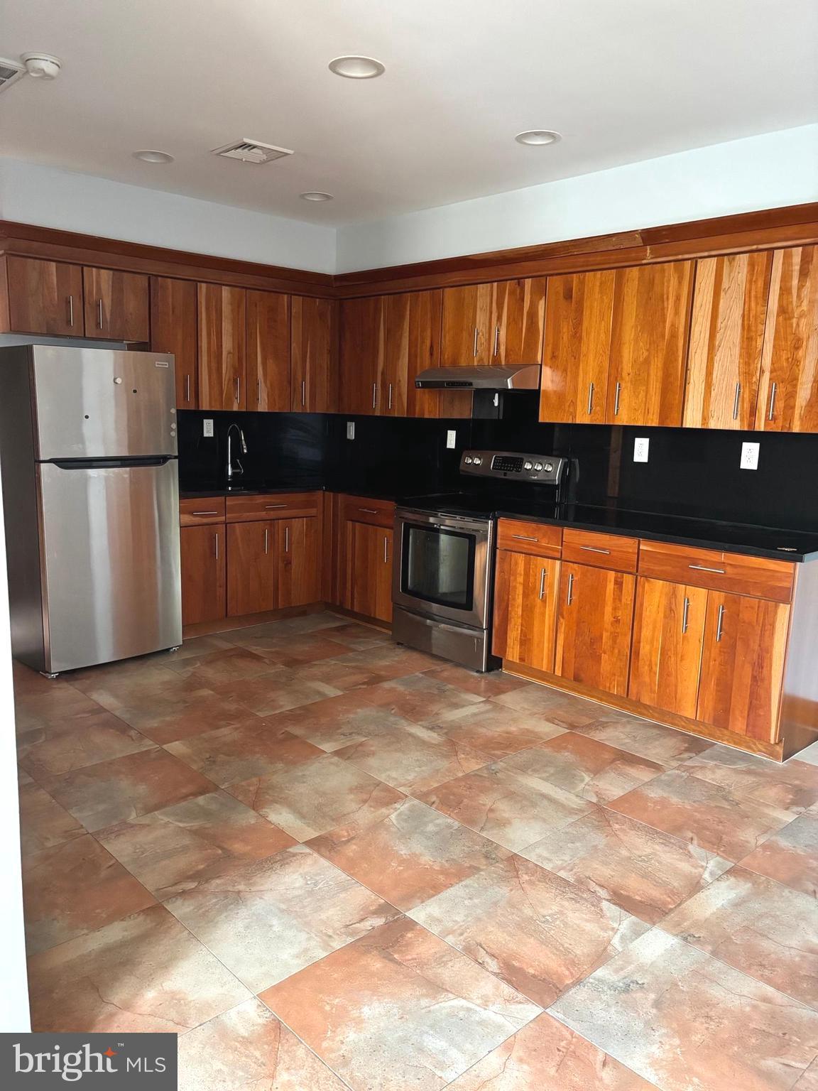 WEST POPLAR - Residential Lease