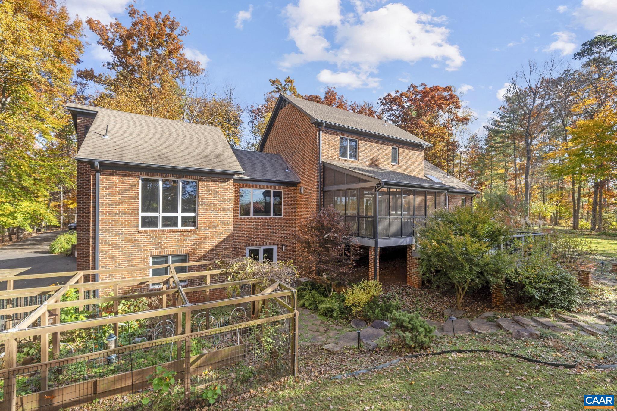 COLA WOODS - Residential