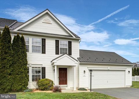 8 ROMANCE LANE CHAMBERSBURG PA 17202