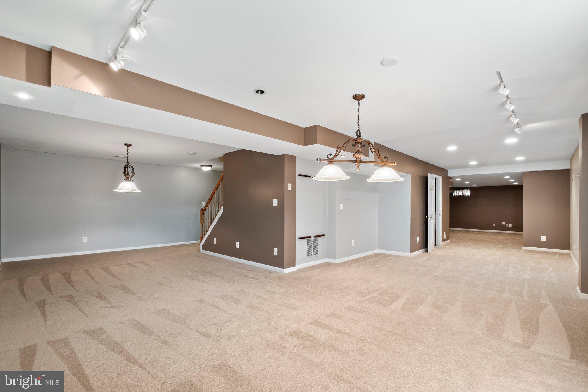 ASHBURN VILLAGE - Residential Lease