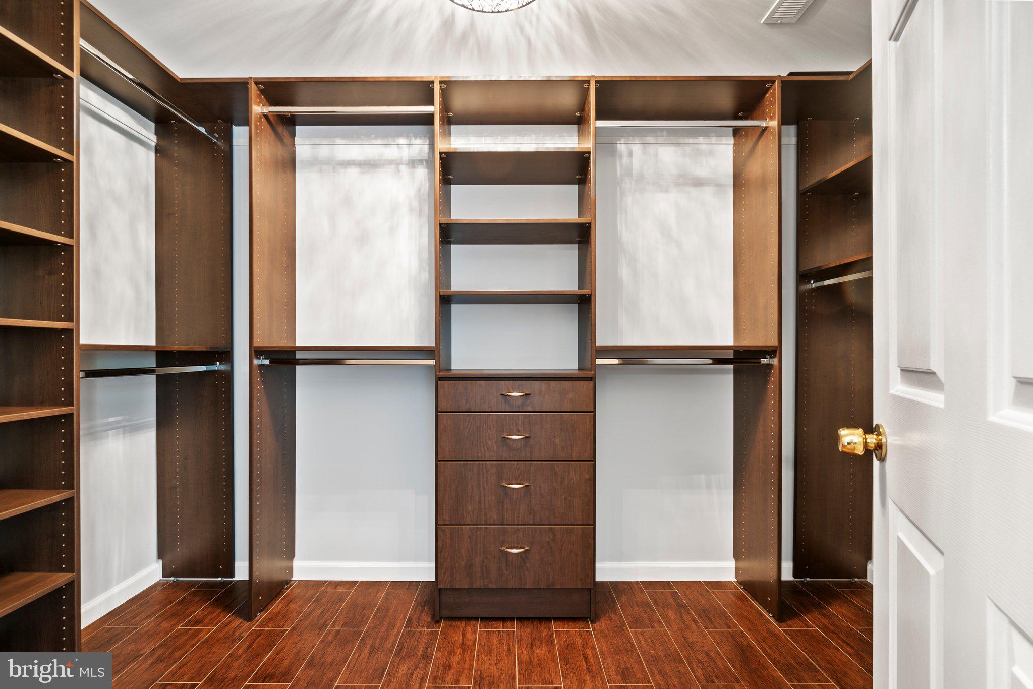 ASHBURN VILLAGE - Residential Lease