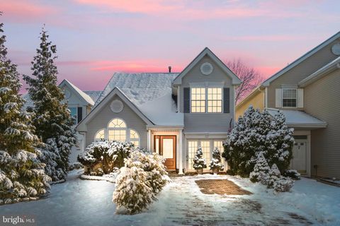 Photo of 18 Tall Oaks Court, OLD BRIDGE, NJ 08857 (MLS # NJMX2011174)