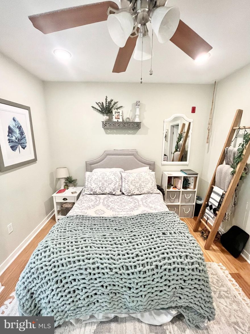 This stunning 2-bedroom, 2-bathroom unit is a perfect blend of modern living and historic charm. Located in the vibrant neighborhood of Fairmount, this spacious residence offers a unique and comfortable living experience. With an ideal location, you'll be steps away from local attractions, restaurants, and cultural hotspots.