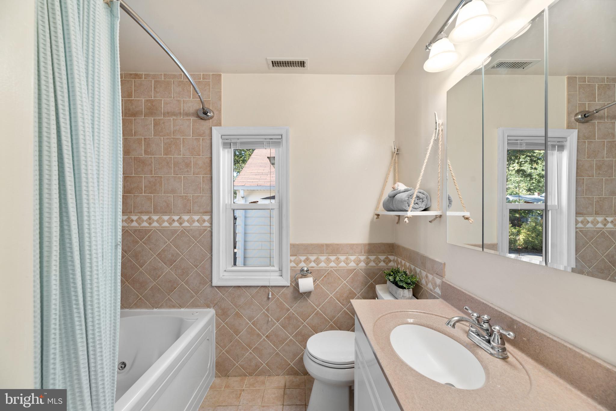 WOODLAND BEACH - Residential