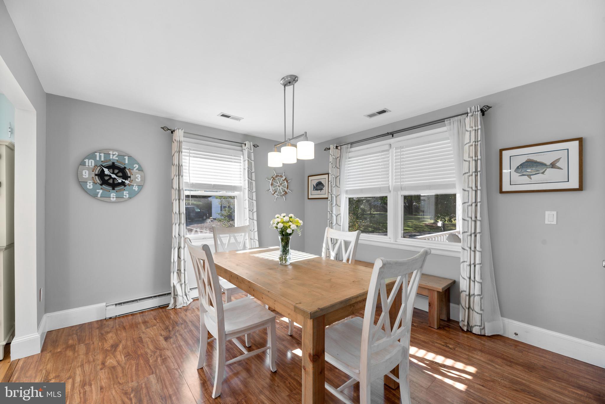 WOODLAND BEACH - Residential