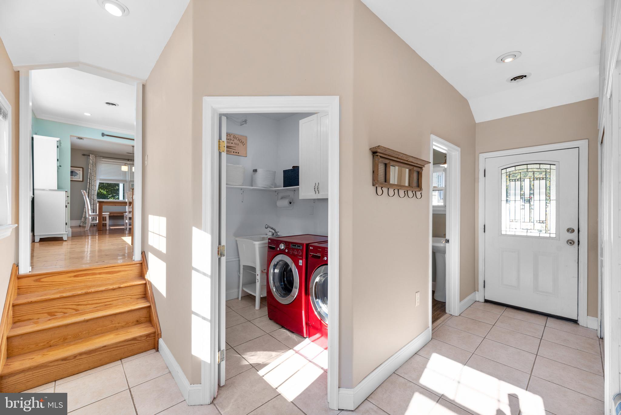 WOODLAND BEACH - Residential