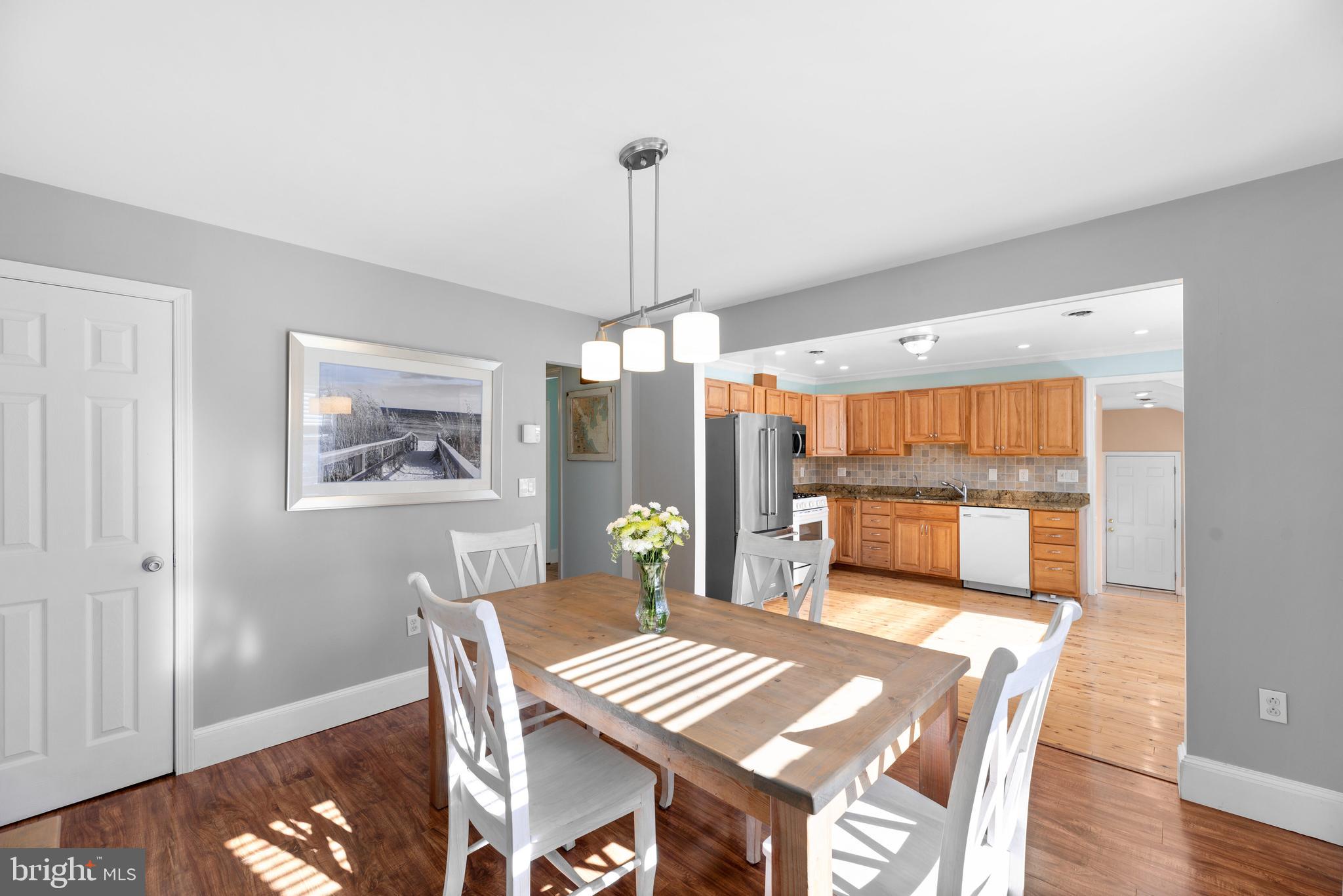 WOODLAND BEACH - Residential