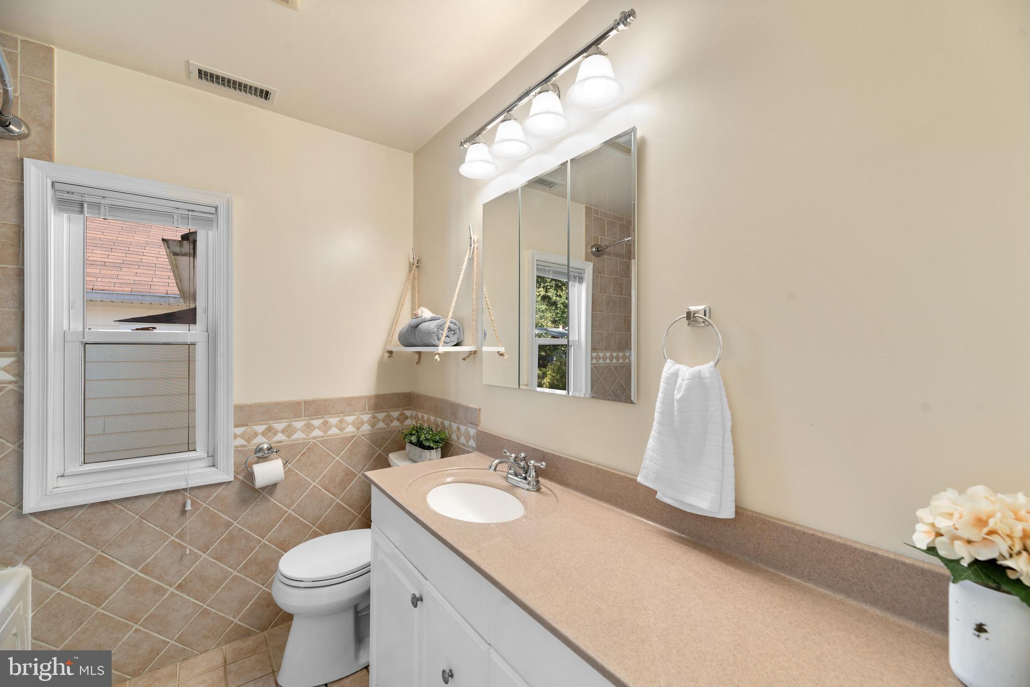 WOODLAND BEACH - Residential