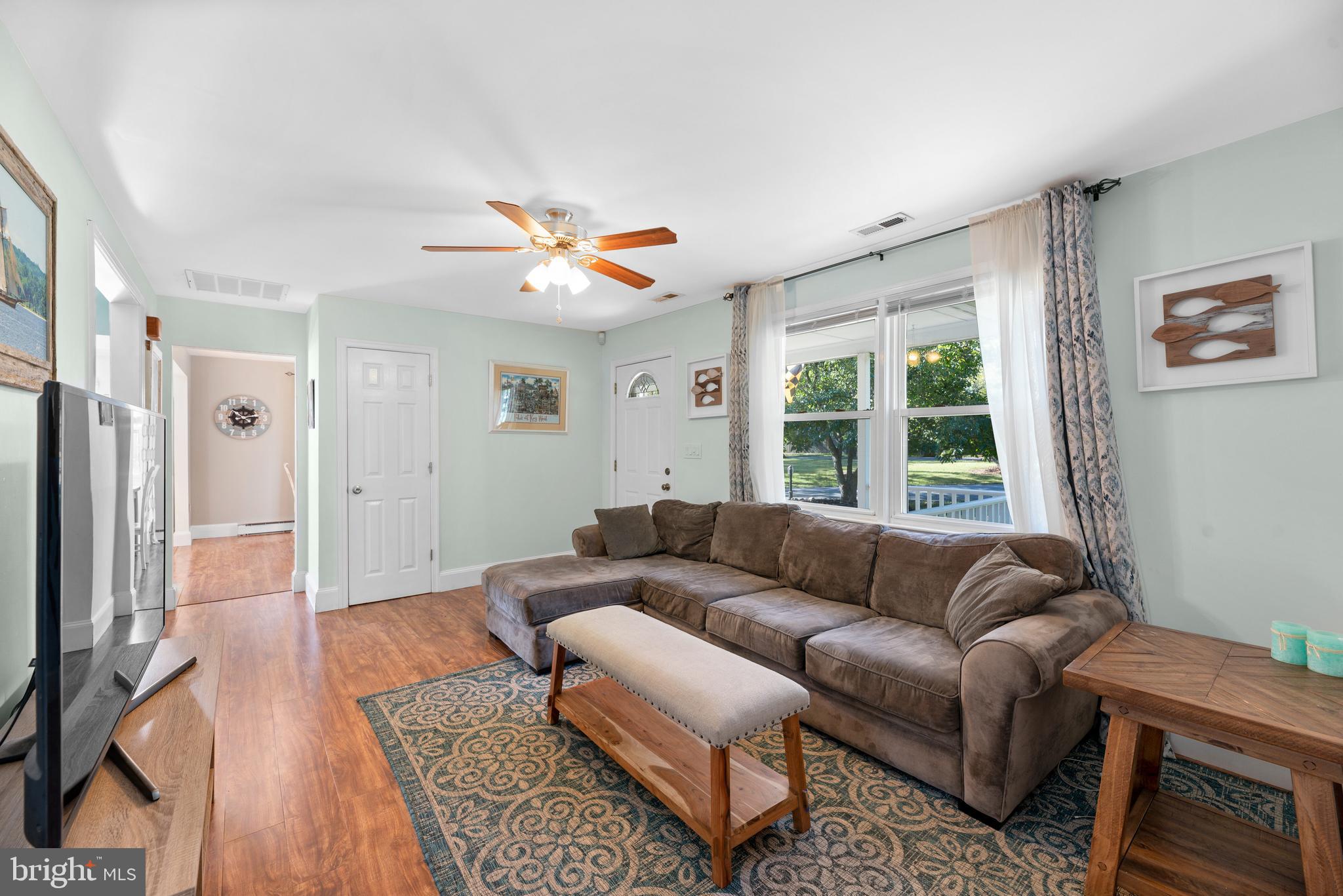 WOODLAND BEACH - Residential