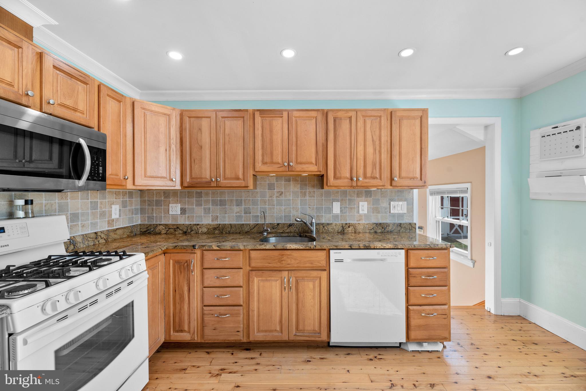 WOODLAND BEACH - Residential