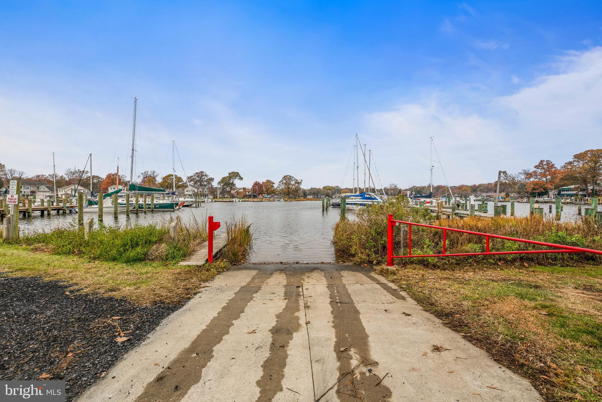 WOODLAND BEACH - Residential