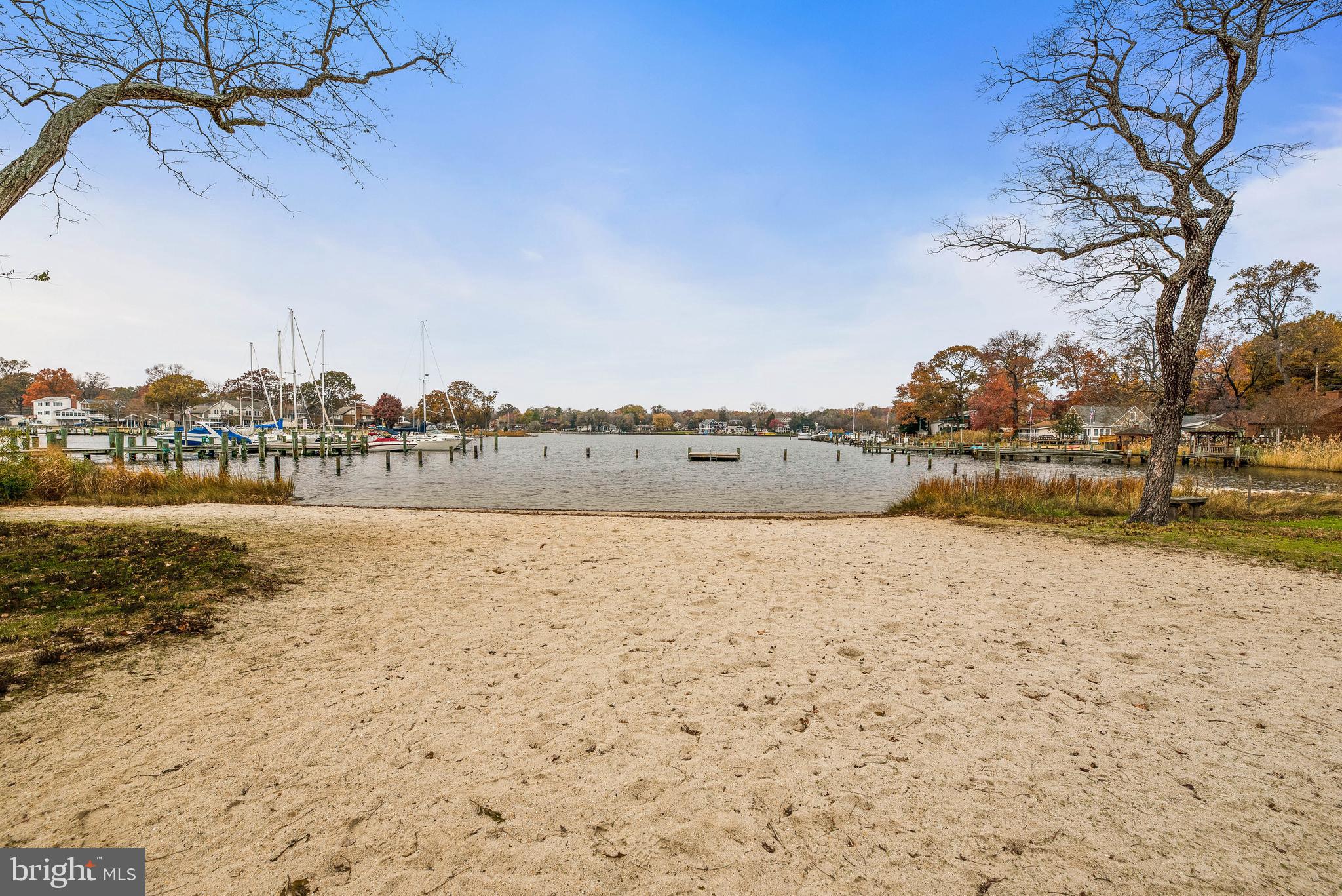 WOODLAND BEACH - Residential