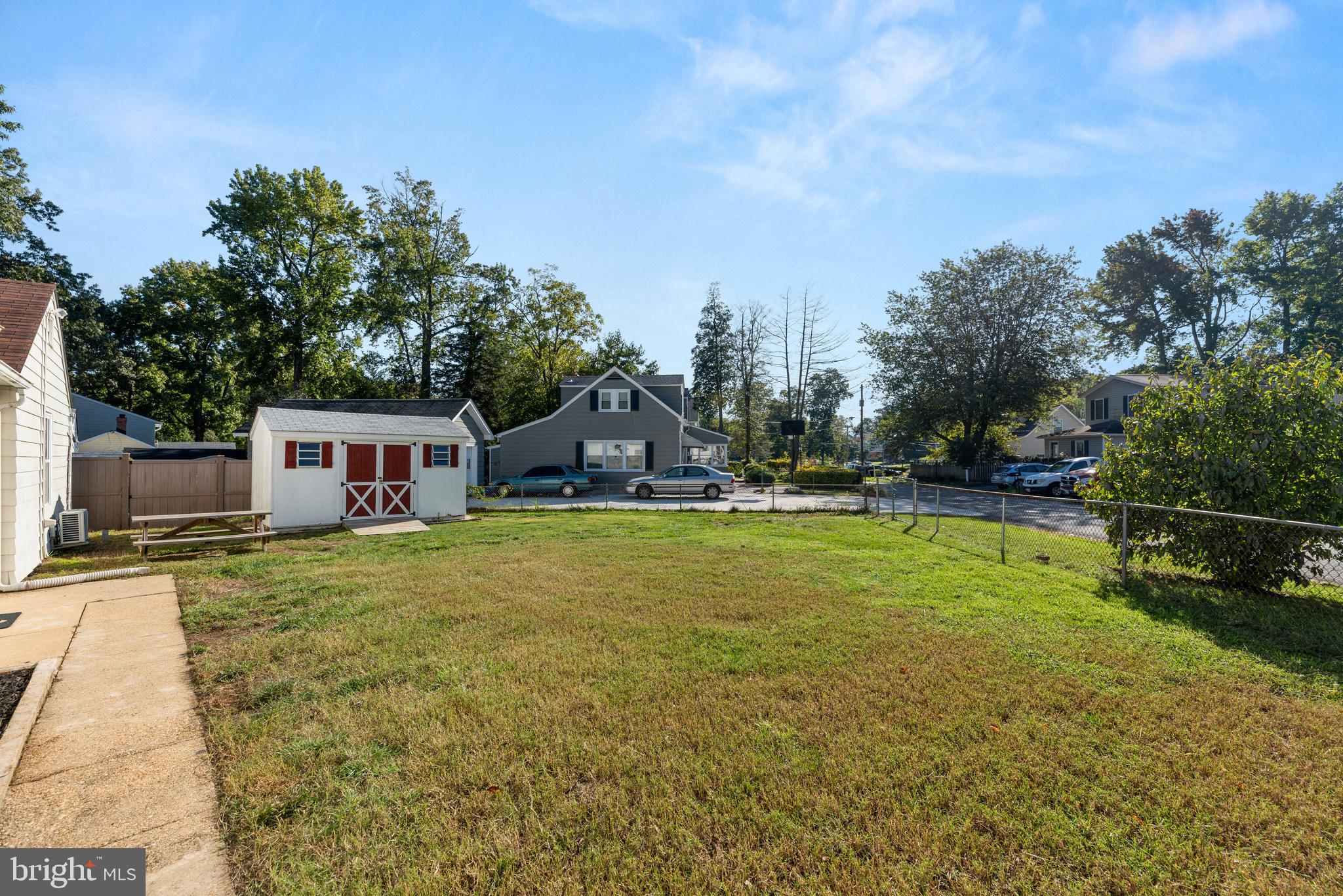 WOODLAND BEACH - Residential