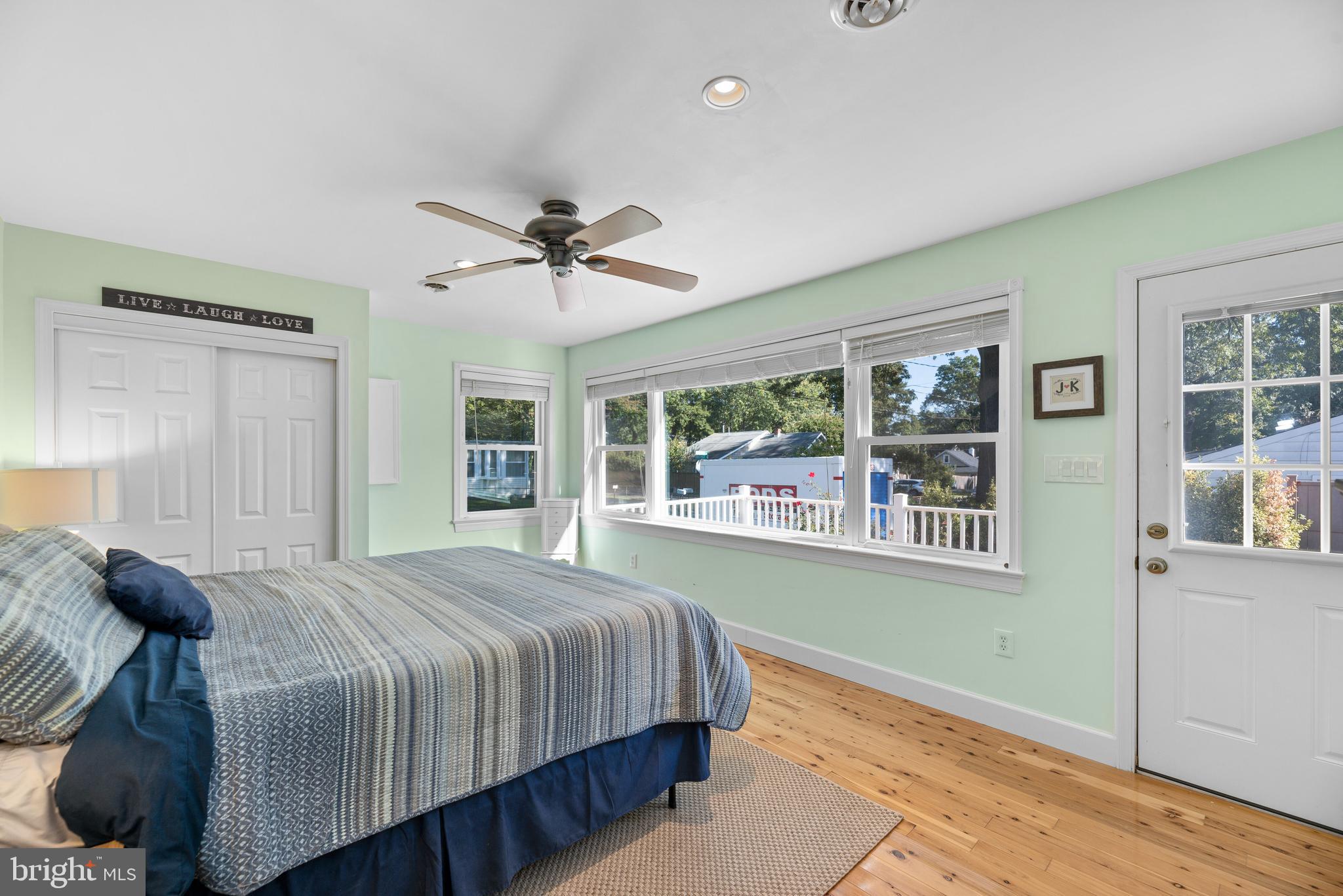 WOODLAND BEACH - Residential