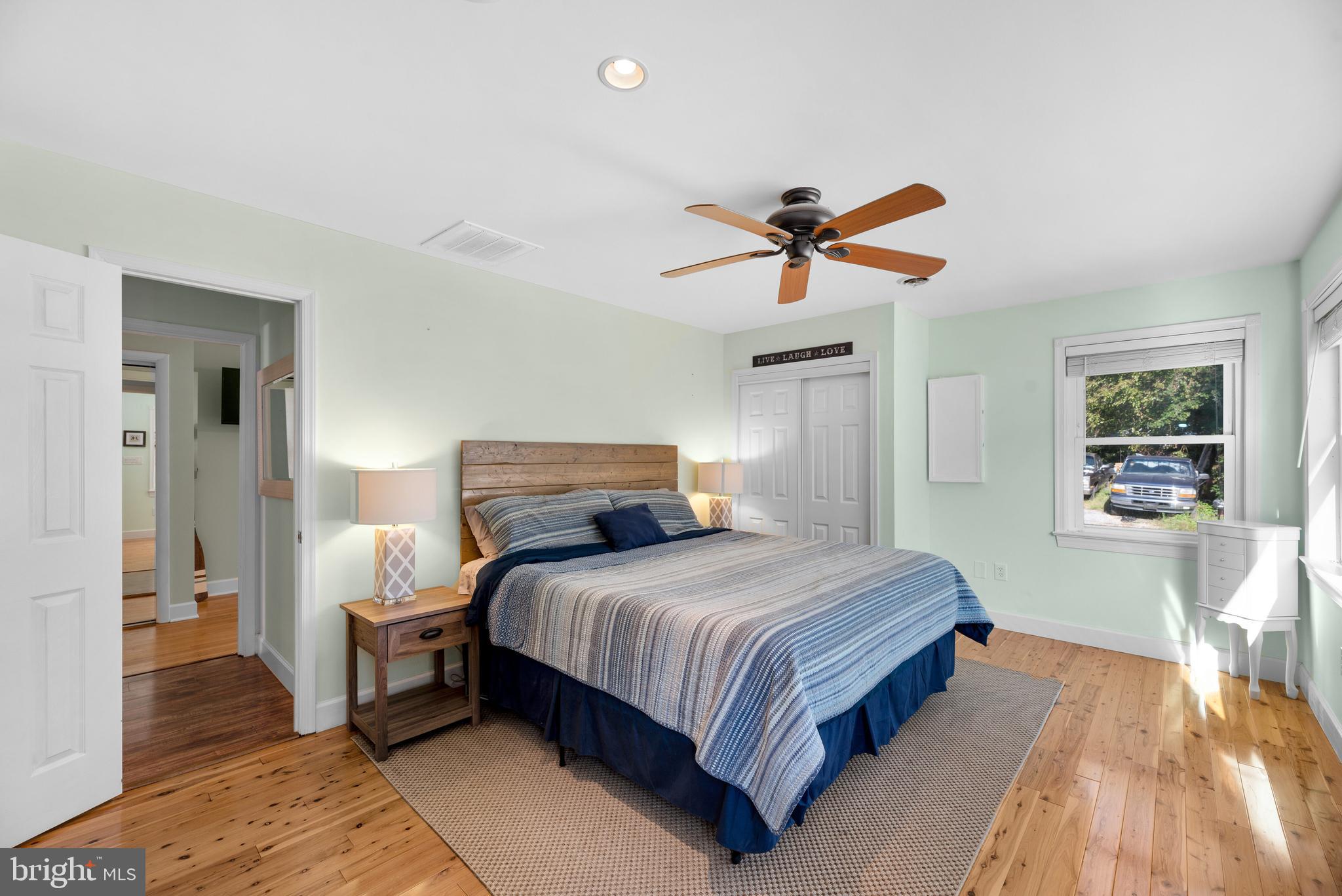 WOODLAND BEACH - Residential