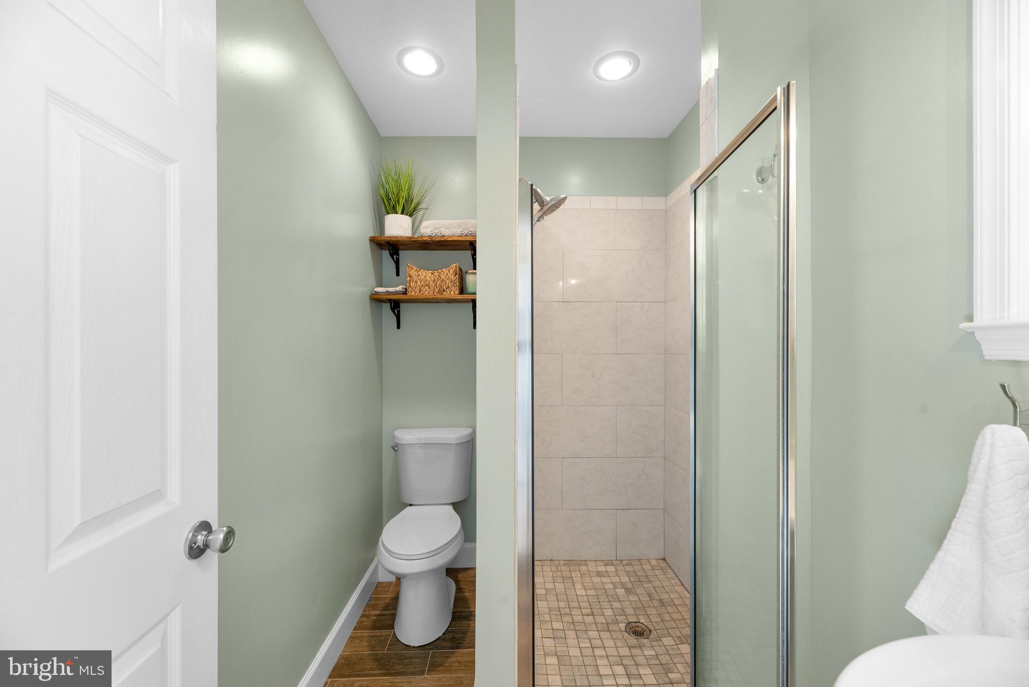 WOODLAND BEACH - Residential