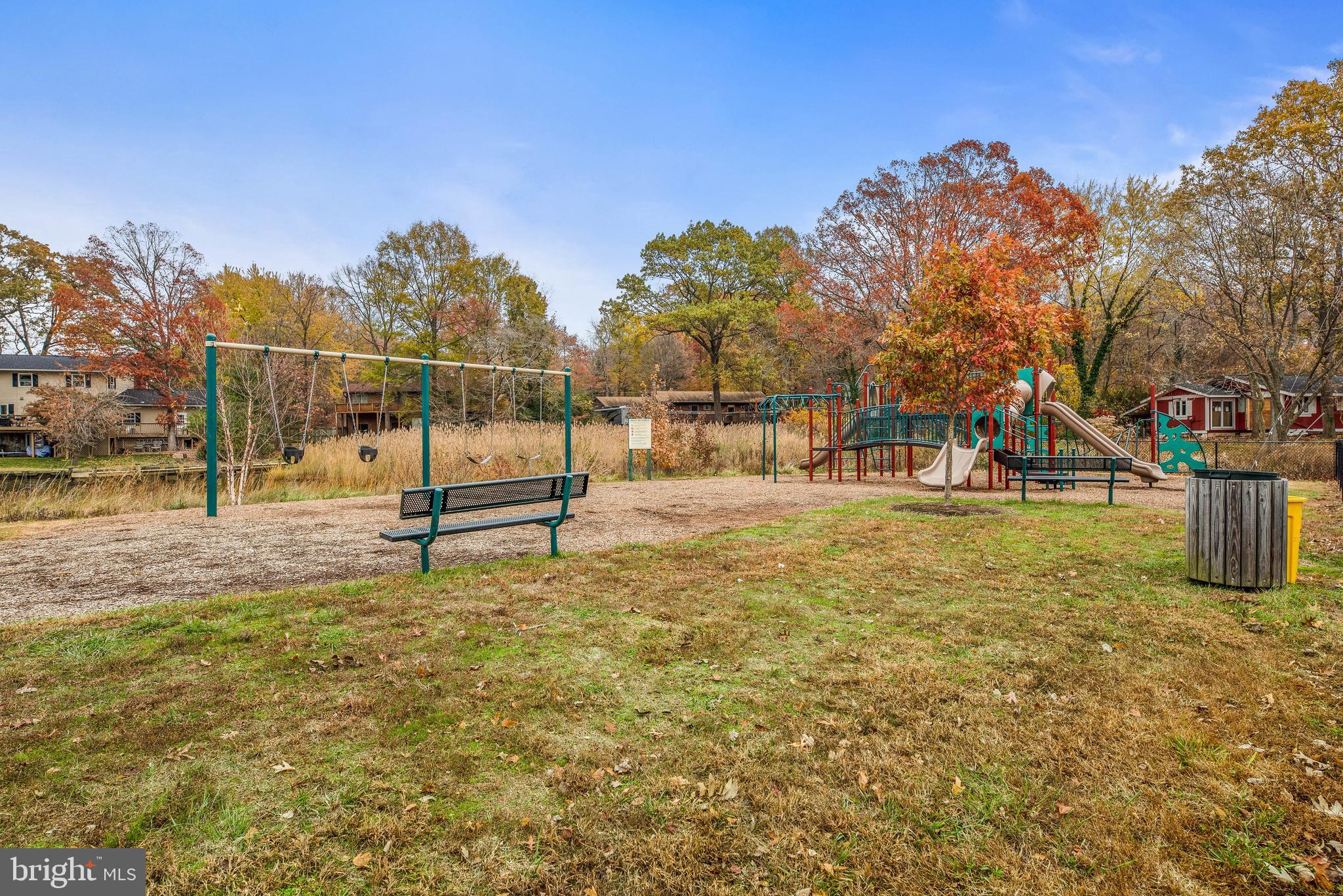 WOODLAND BEACH - Residential