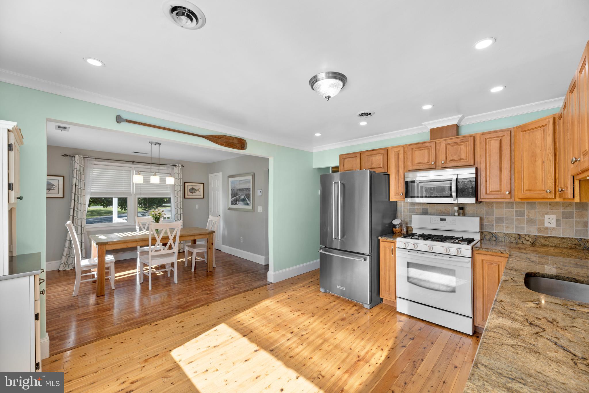 WOODLAND BEACH - Residential