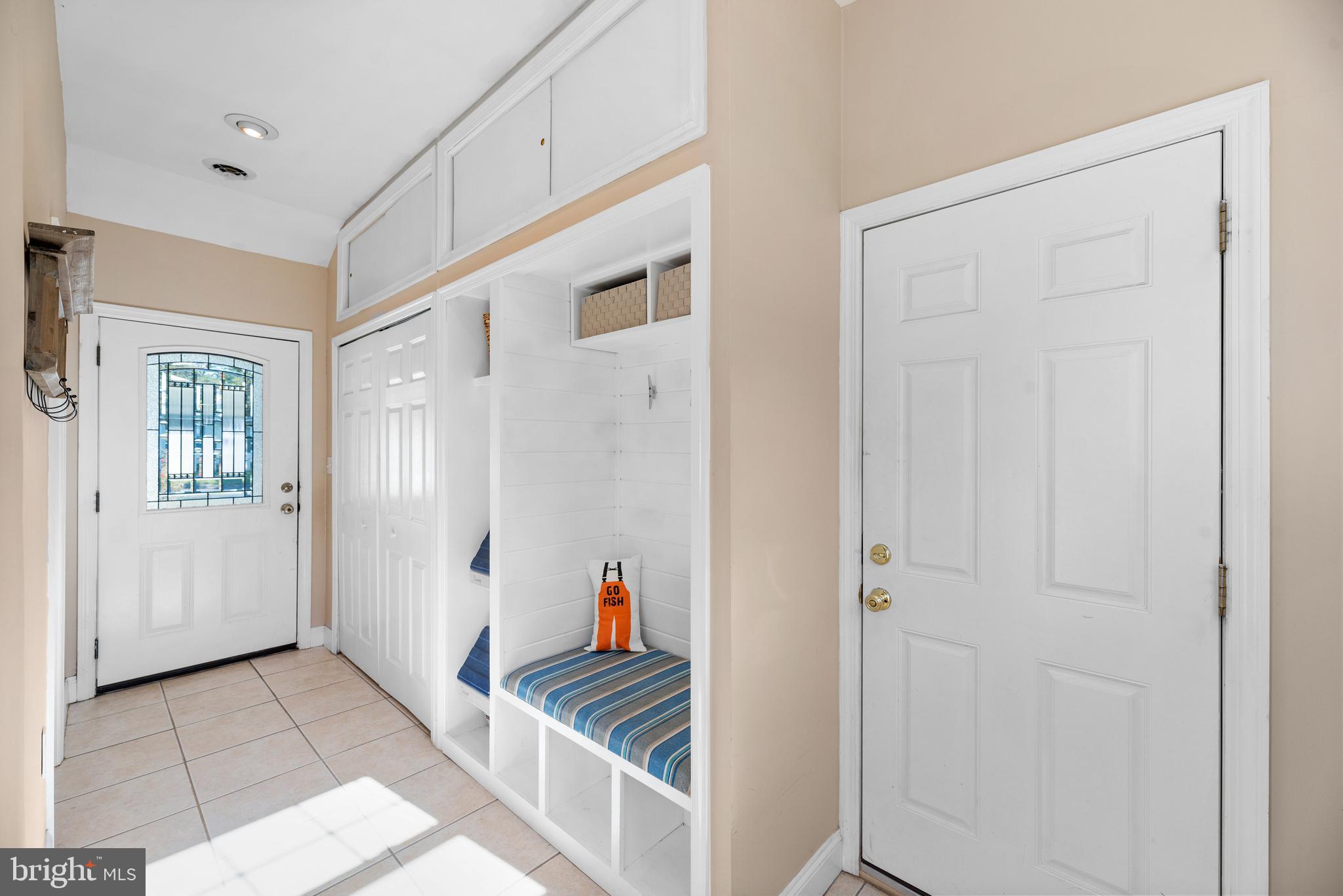 WOODLAND BEACH - Residential