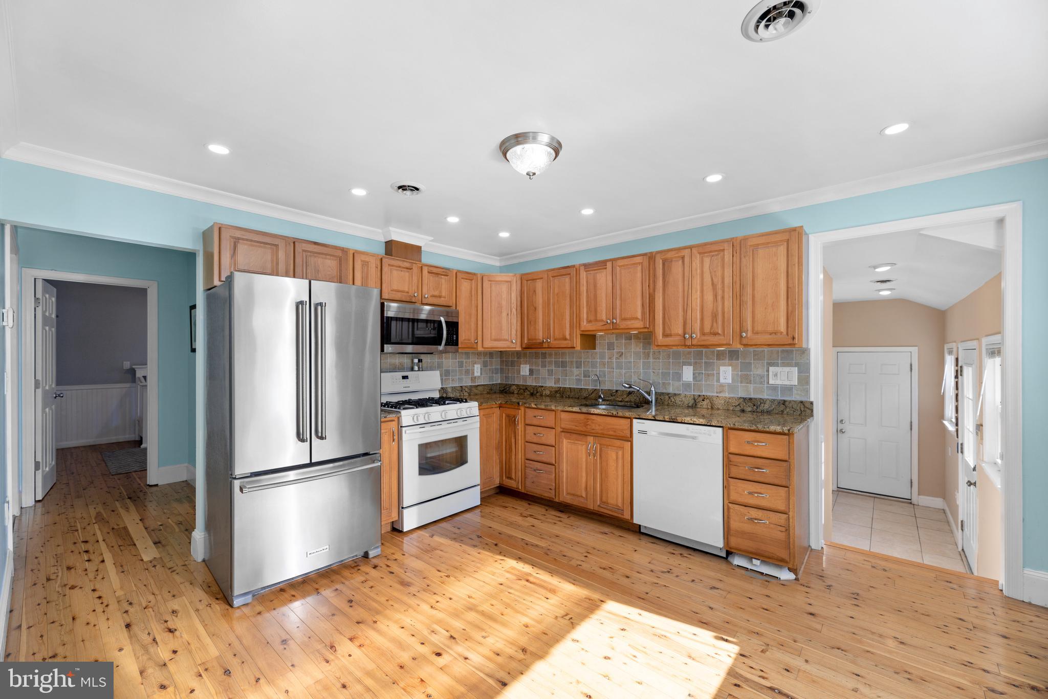 WOODLAND BEACH - Residential