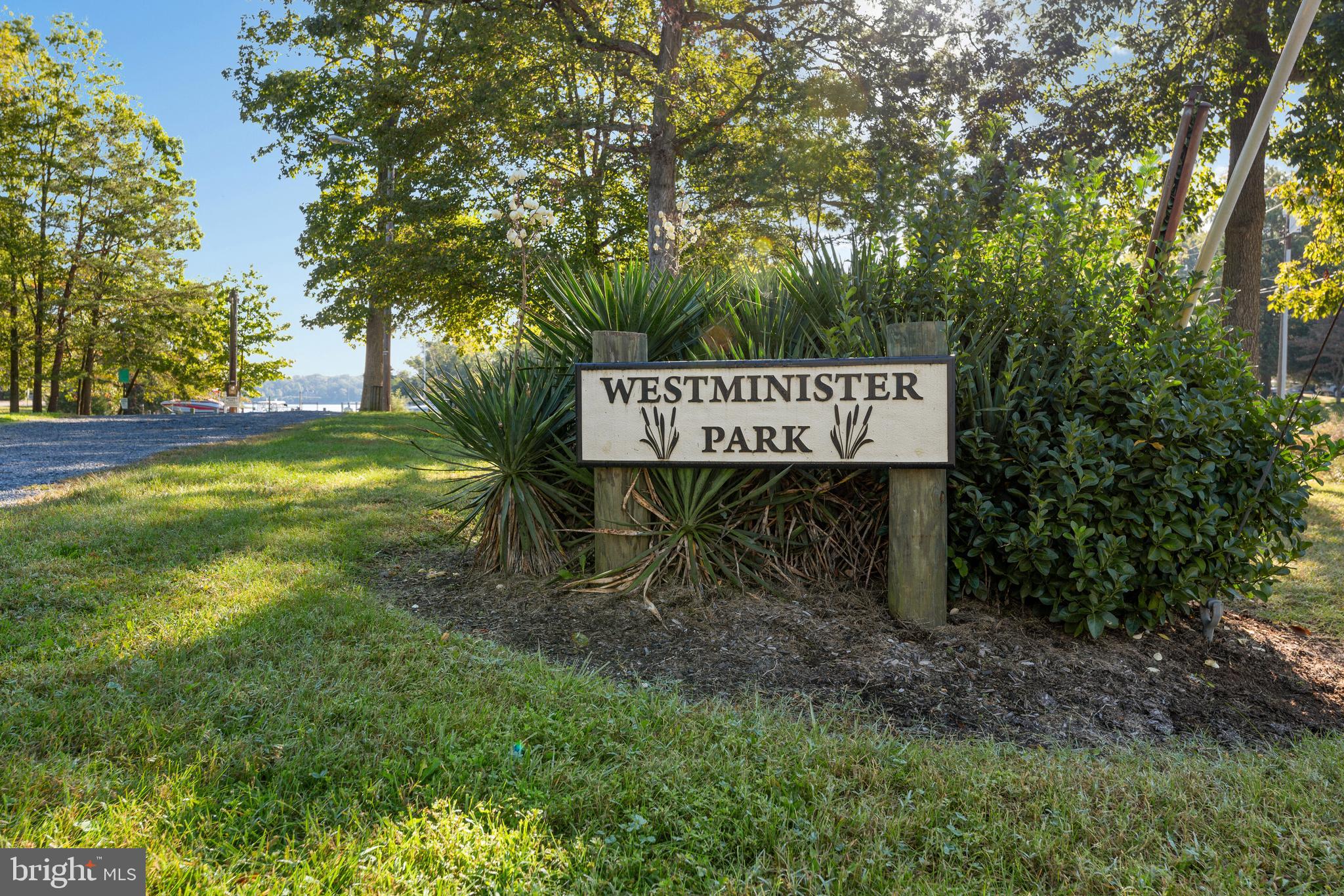 WOODLAND BEACH - Residential