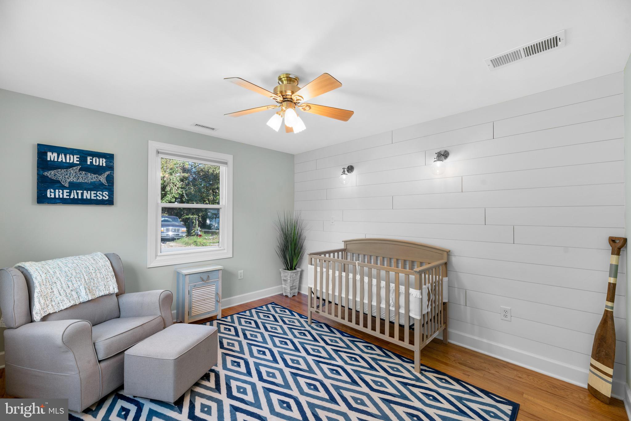 WOODLAND BEACH - Residential