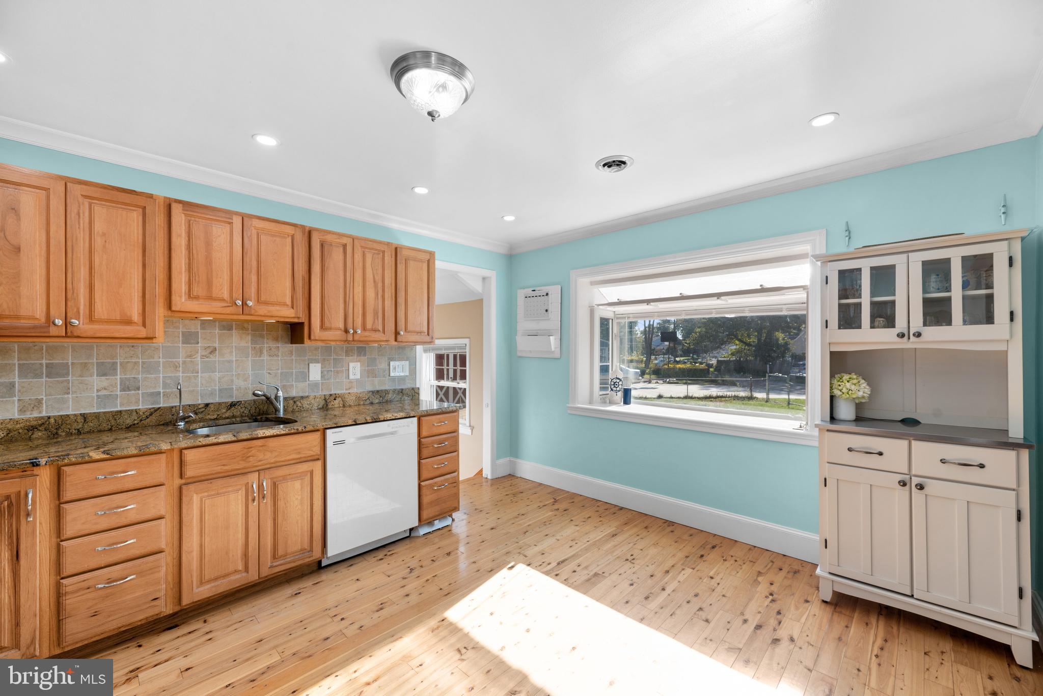 WOODLAND BEACH - Residential