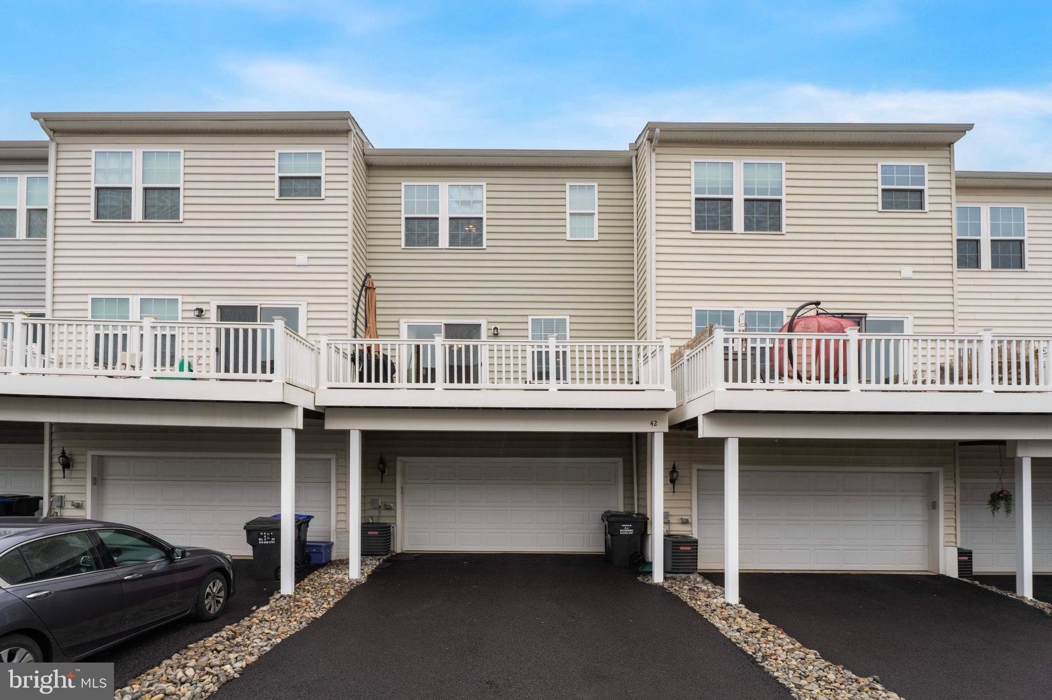 42 MULBERRY GREEN