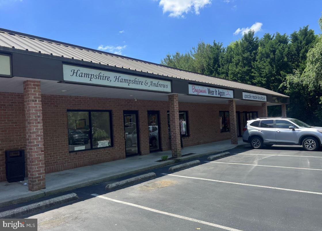 This 1,600 sq ft retail space is situated in a highly desirable location, offering significant traffic counts and visibility. The last user was a surveying company and the current configuration is traditional office space with conference, reception & storage. The Landlord will entertain multiple uses as long as the use doesn't already exist in the shopping center. Current tenant mix is very diverse. The leases are NNN at an estimated $3.50 PSF.