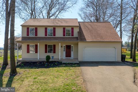 Photo of 6 MONEY HILL RD, MILLERSVILLE, PA 17551 (MLS # PALA2032654)