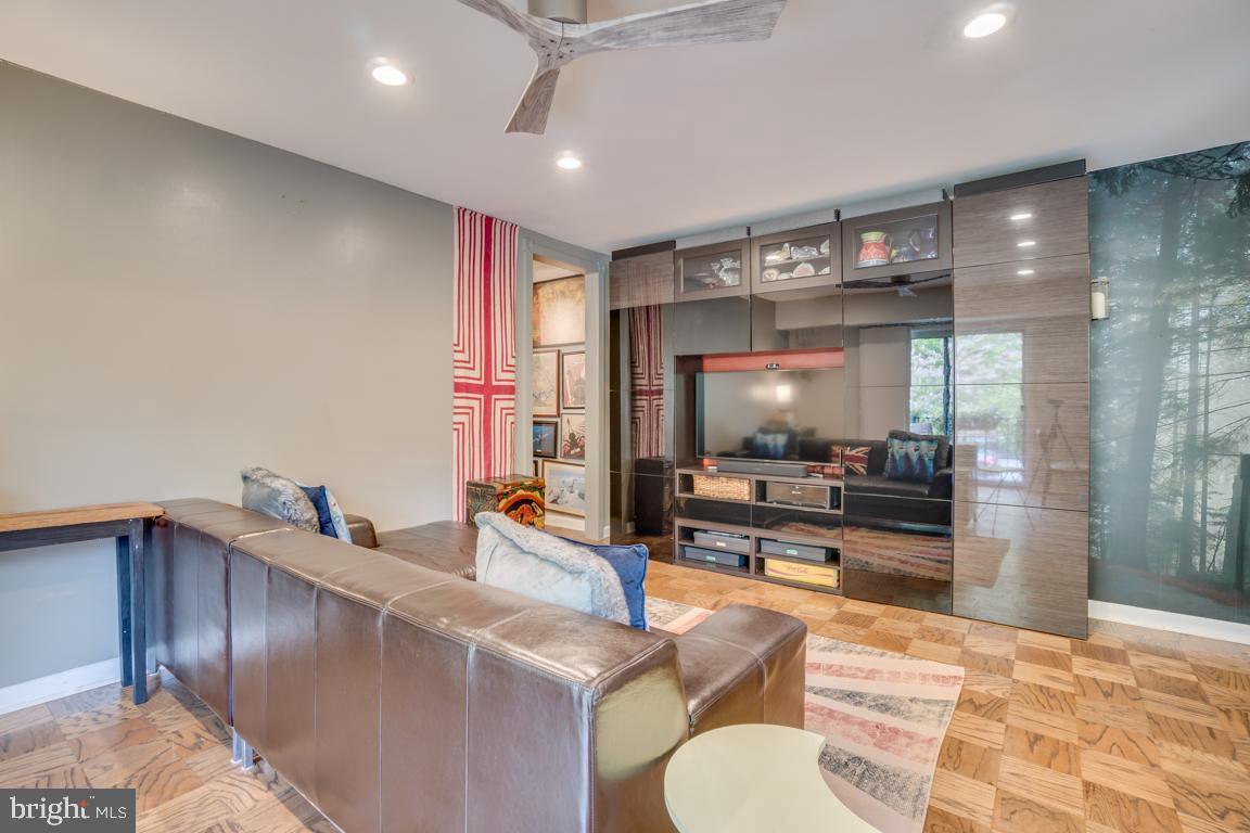 PARKSIDE CONDOMINIUMS - Residential Lease